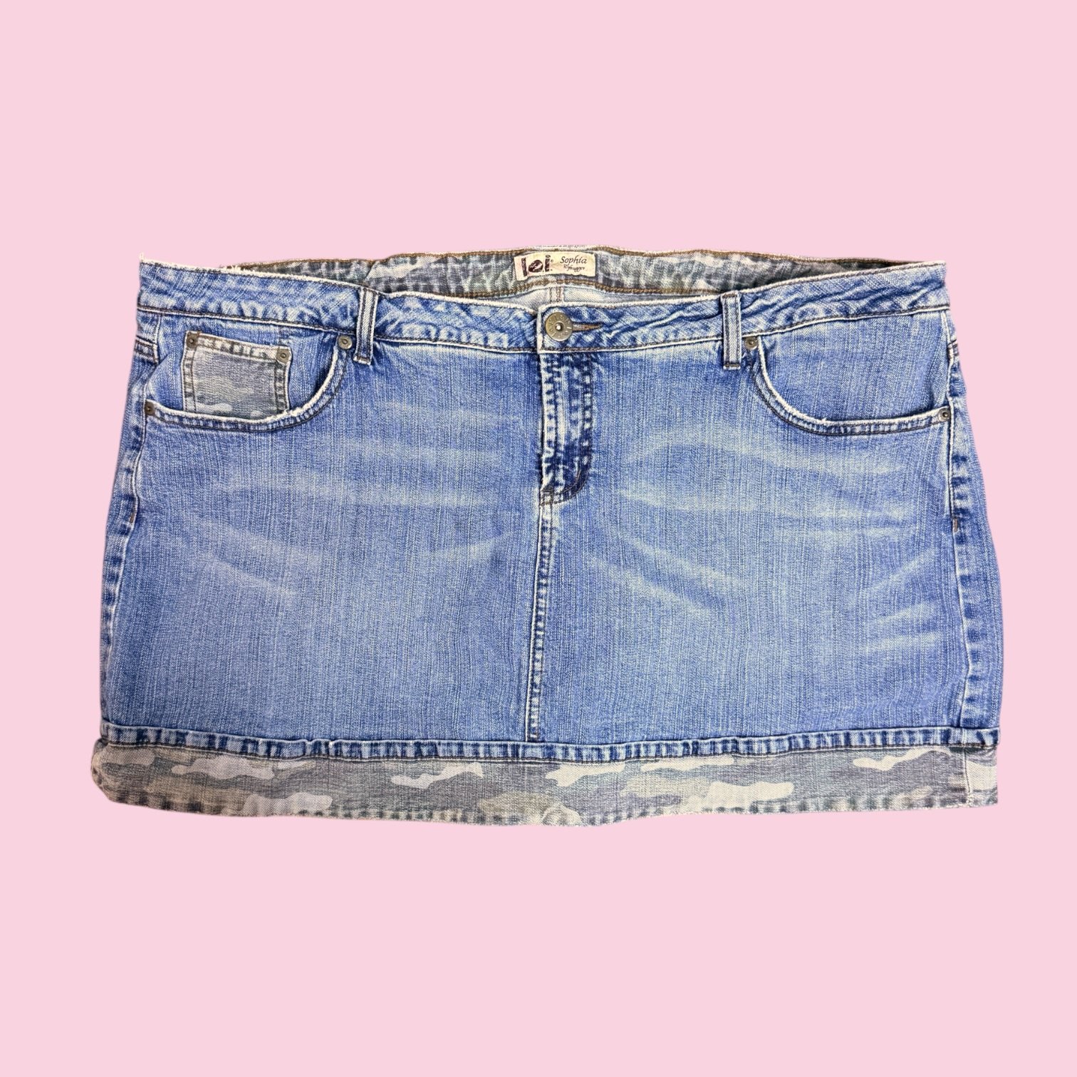 leidenimcamominiskirt1.JPG