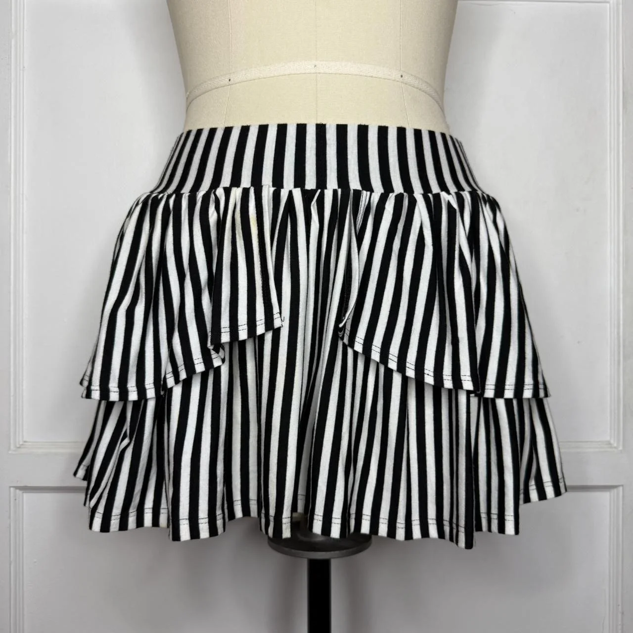 sweetlovestripeminiskirt1.JPG