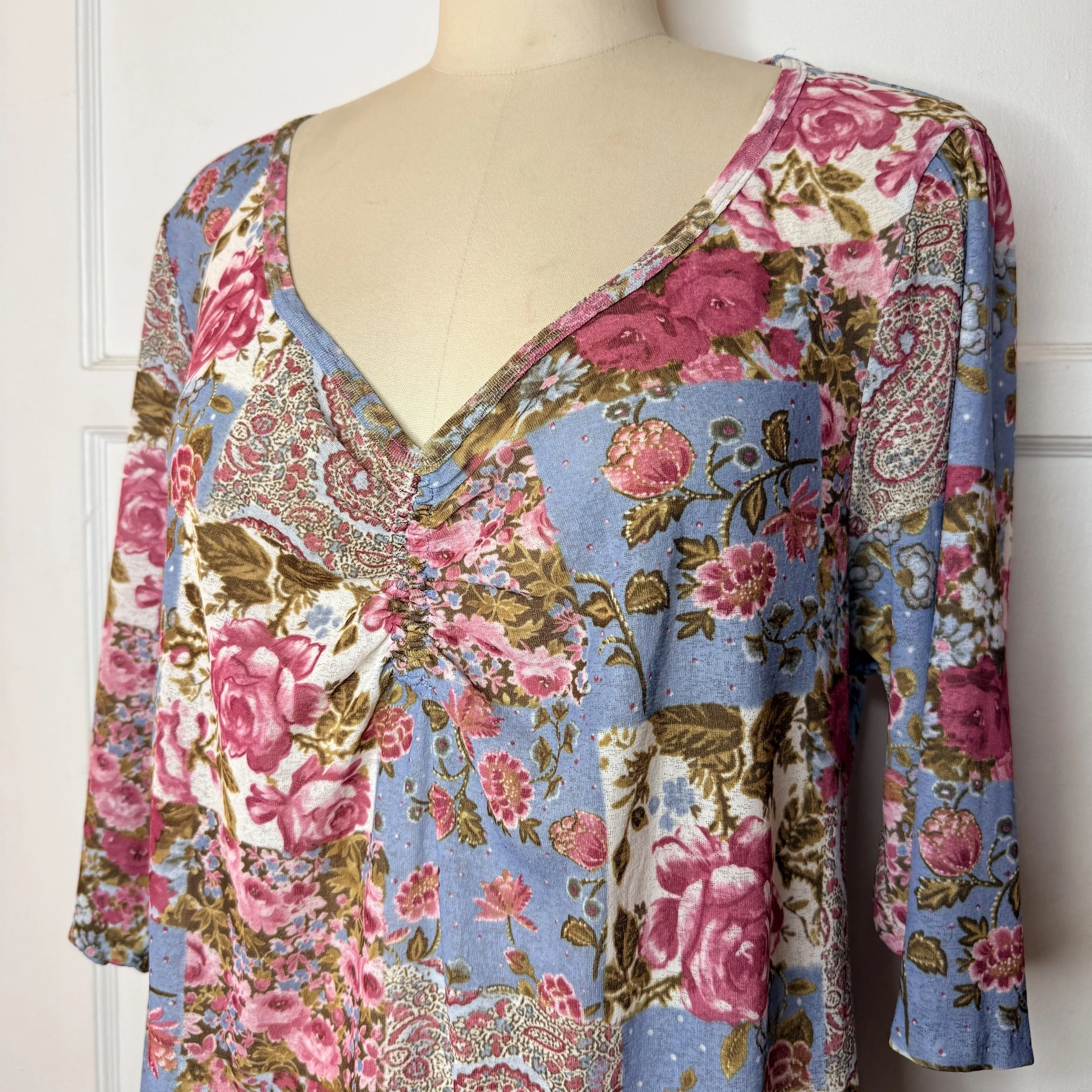 eyeshadowpinkbluefloraltop2.jpg