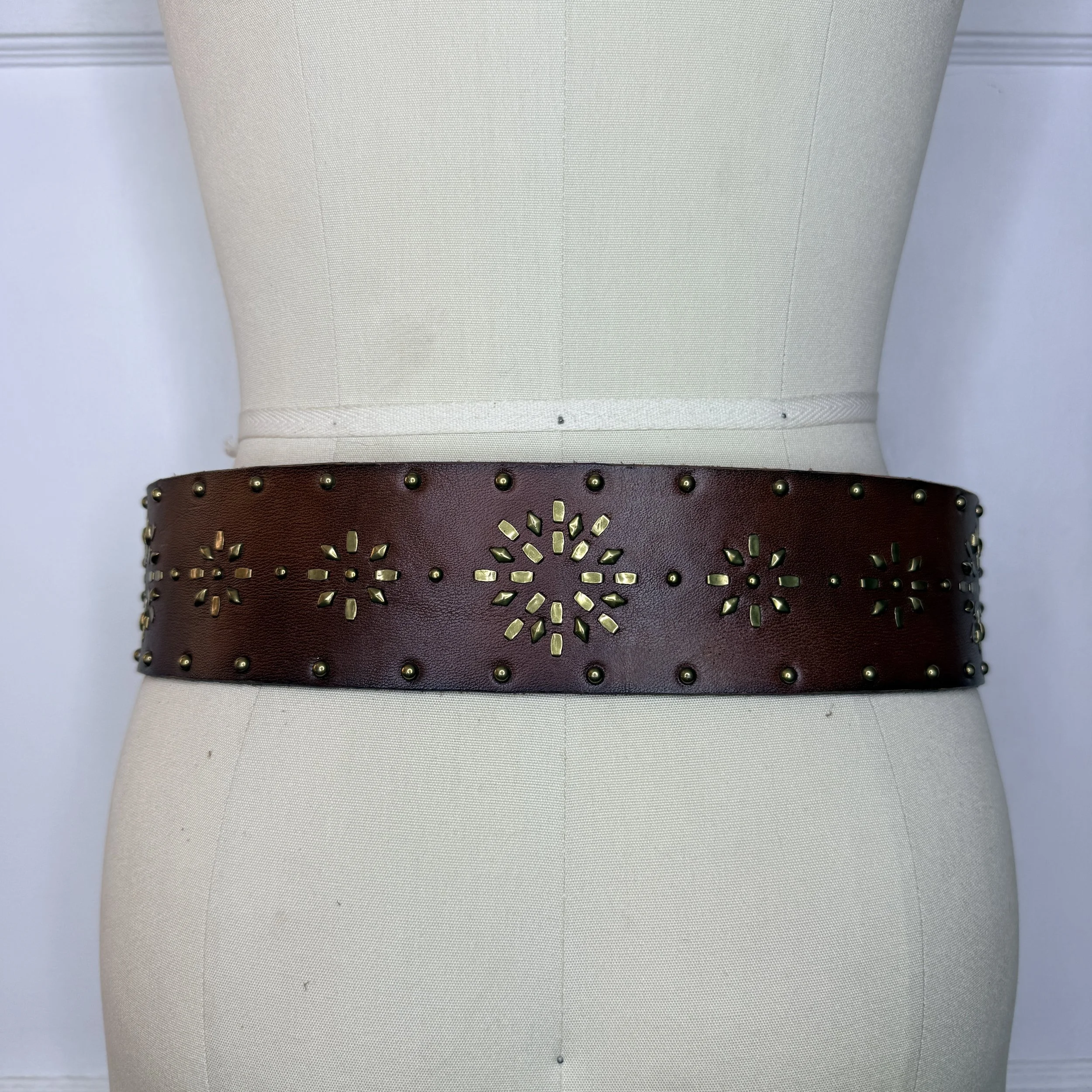 abercrombiebrownstuddedleatherbelt3.jpg
