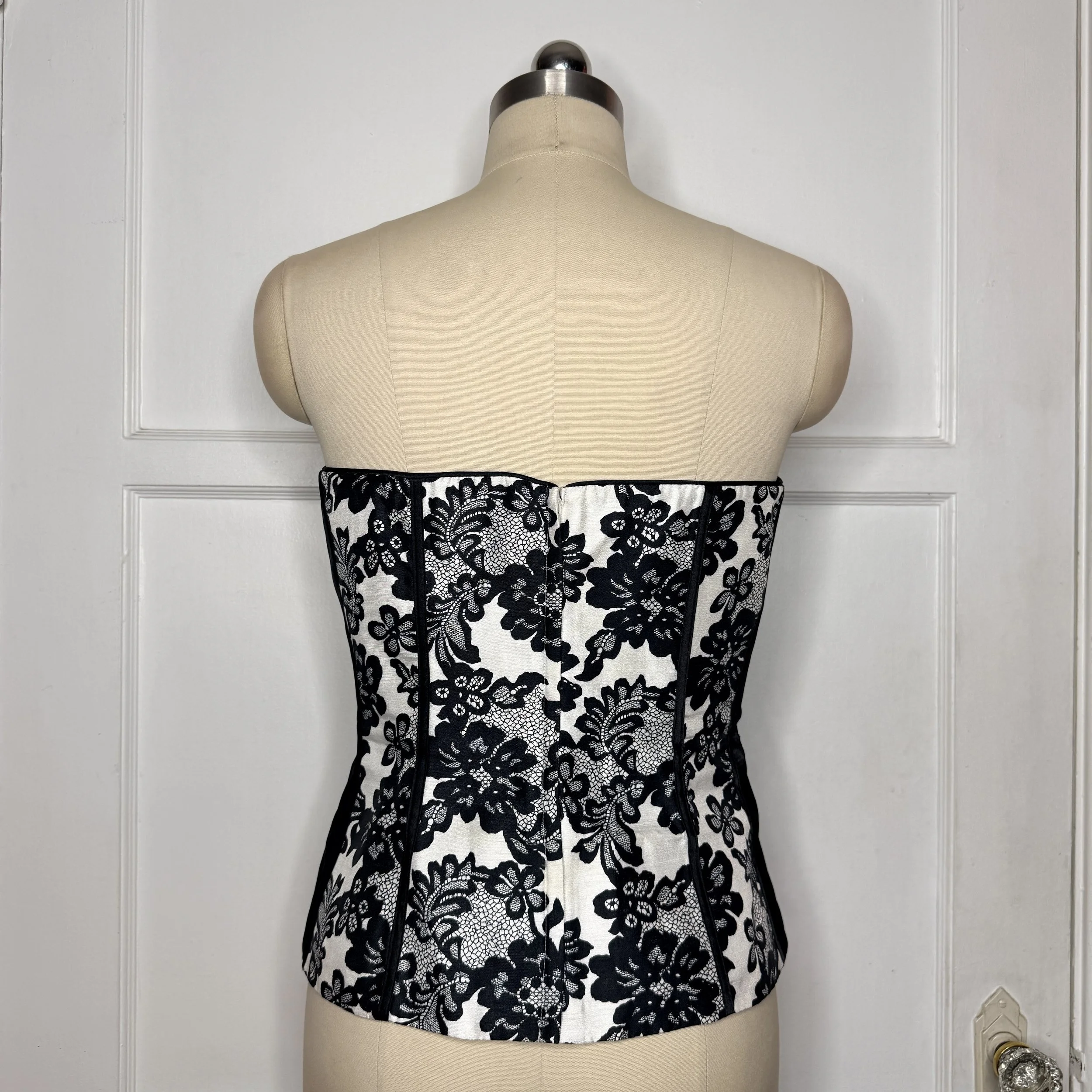 whitehouselaceprintcorset4.jpg