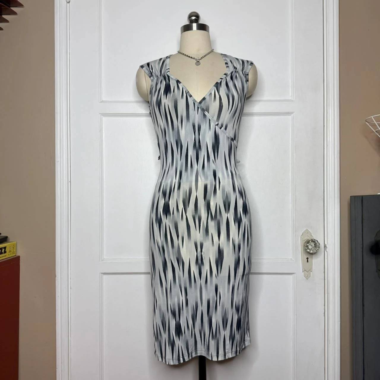f21greyprintdress1.JPG