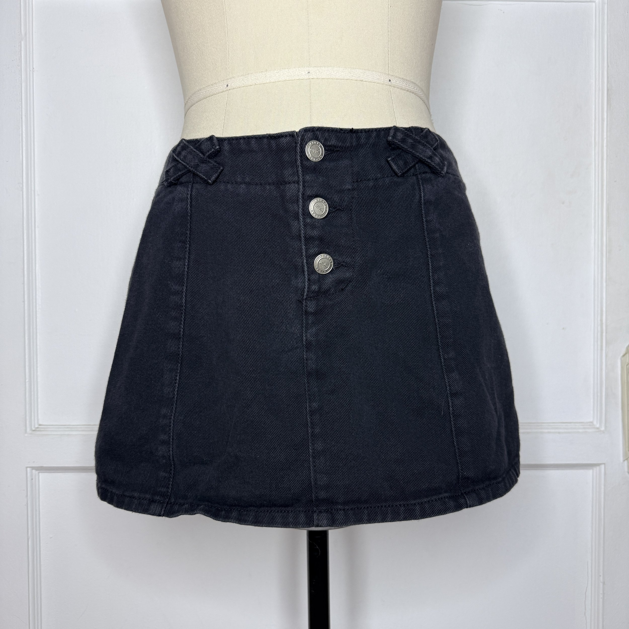 parisbluesblackdenimminiskirt1.jpg