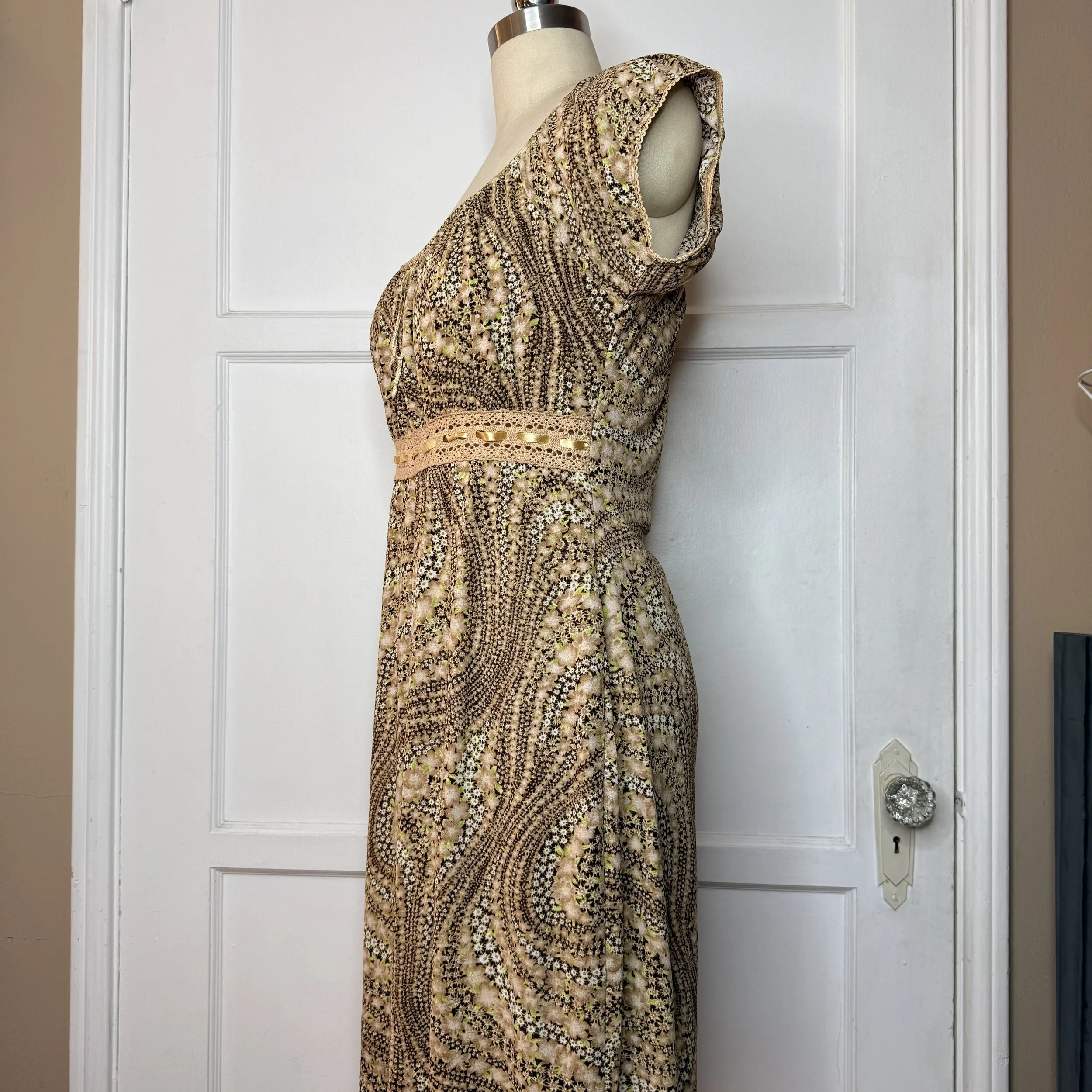 Q&Abeigefloraldress3.jpg