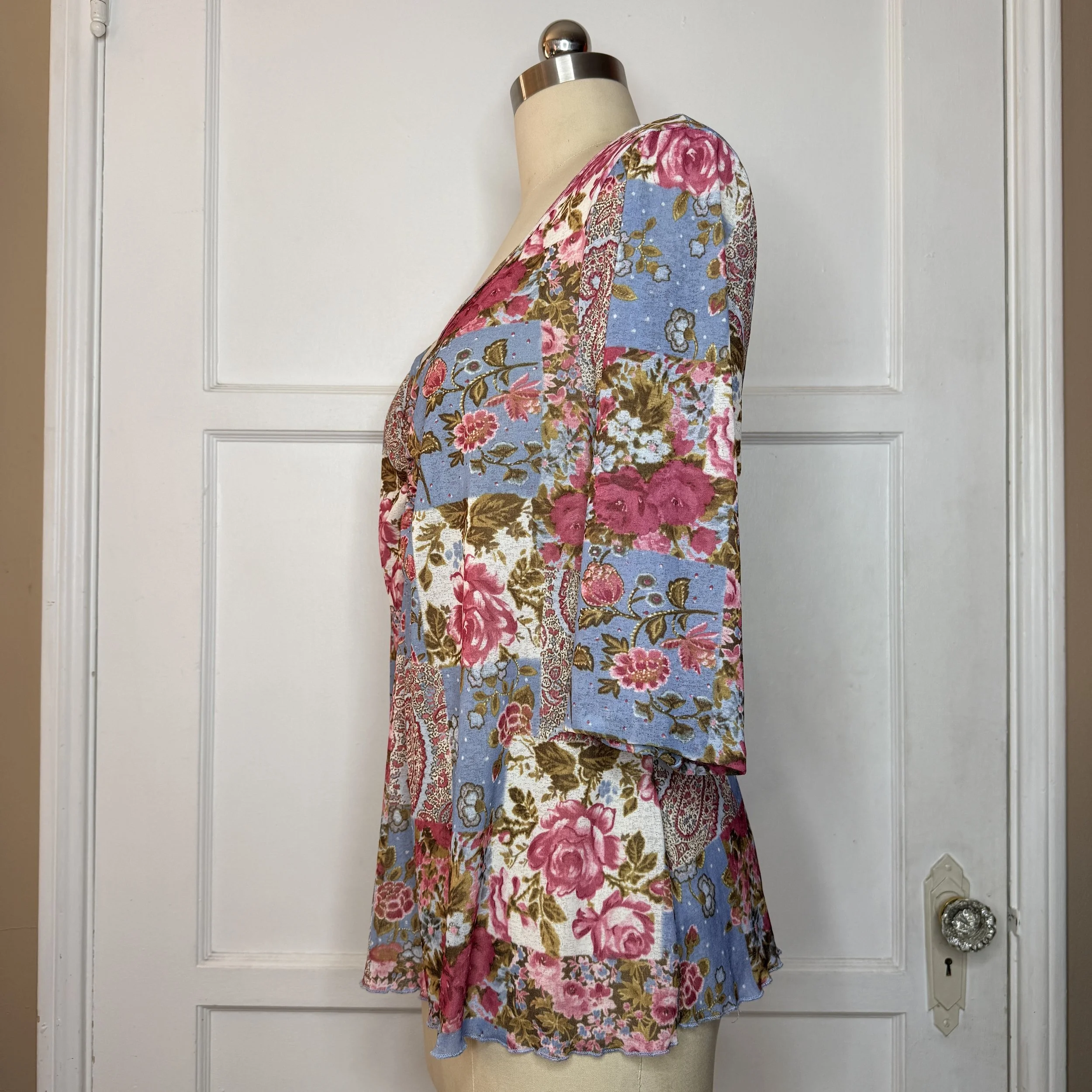eyeshadowpinkbluefloraltop3.jpg