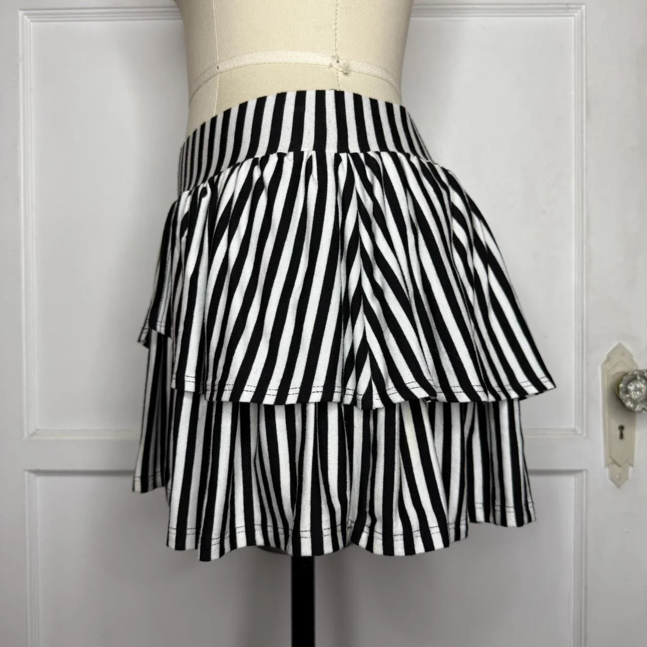 sweetlovestripeminiskirt4.JPG