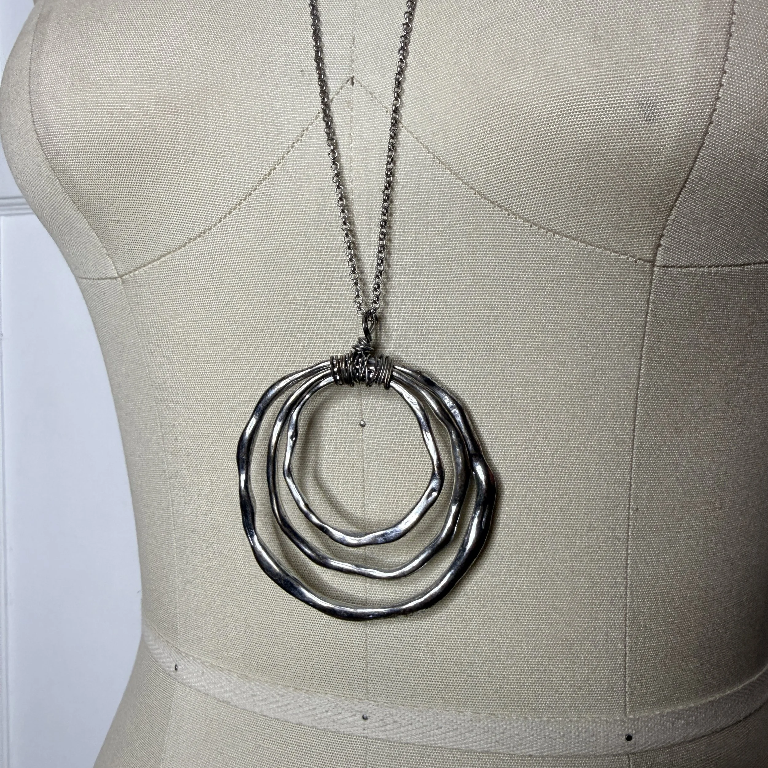 silvertripleringnecklace2.jpg