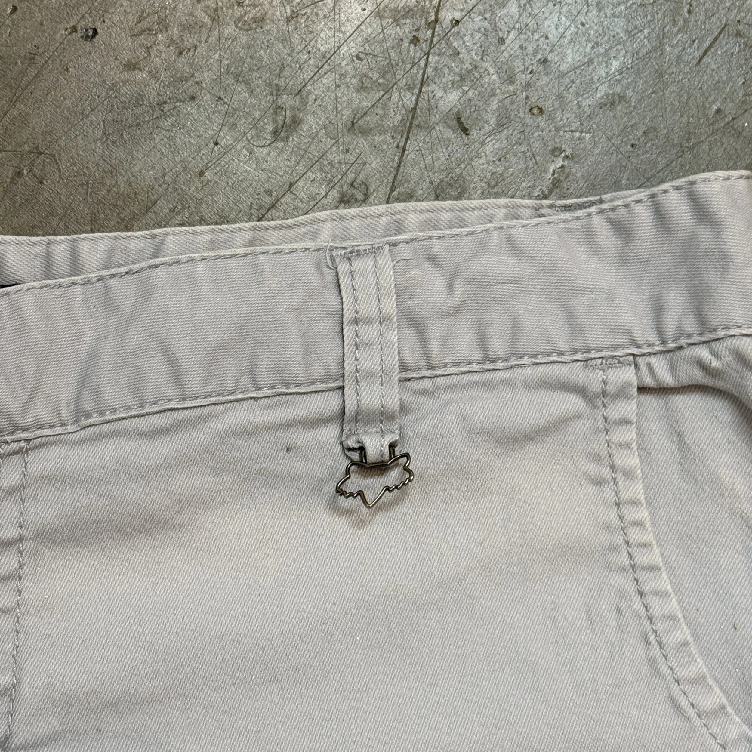 foxlightgreyshorts2.jpg