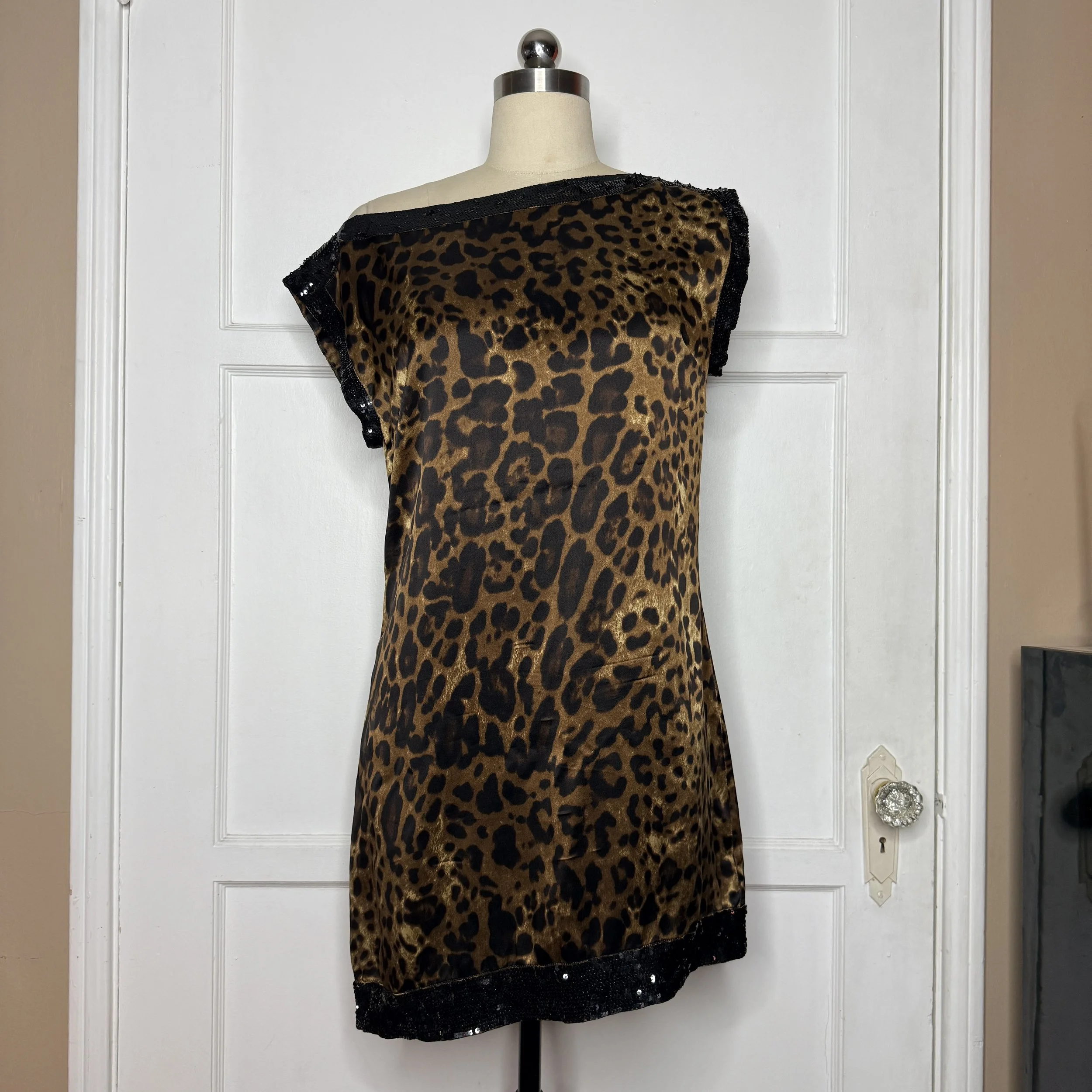 marcianosilkleoparddress1.jpg