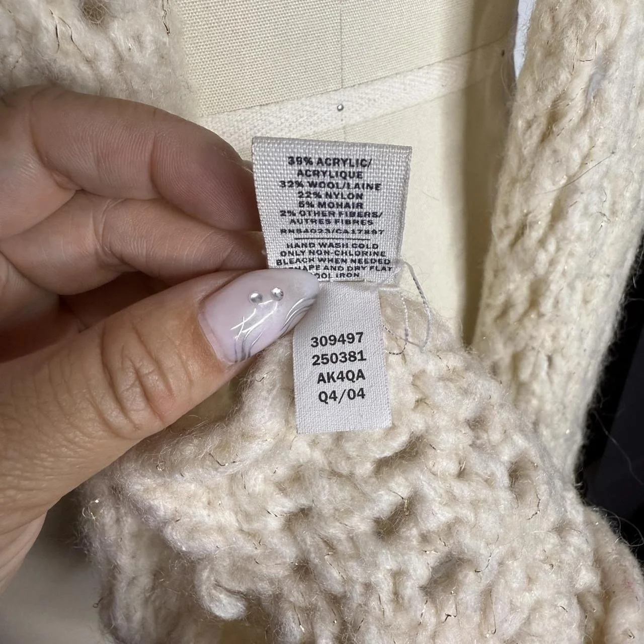 oldnavycreamcrochetscarf4.JPG