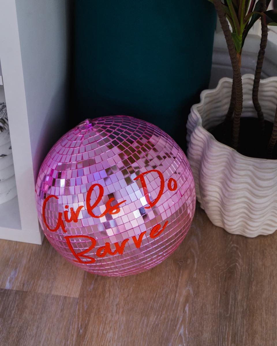 Girls Do Barre is BACK TOMORROW!

Friday nights just got a whole lot better. Think barre meets your favourite dance floor &mdash; with loud tunes, a disco ball, and all the energising vibes.

Move your body, glow up, and maybe even treat yourself to 