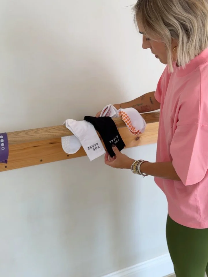 Classic barre socks 🤍🖤🧡

#barresocks #barrefitness #bristol #bath