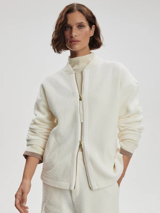 a08c07ec58a7515bd902792d23cbc9e58852dbae_VAR02229_WILMONT_PATCH_POCKET_FLEECE_EGRET_098 (1).jpeg