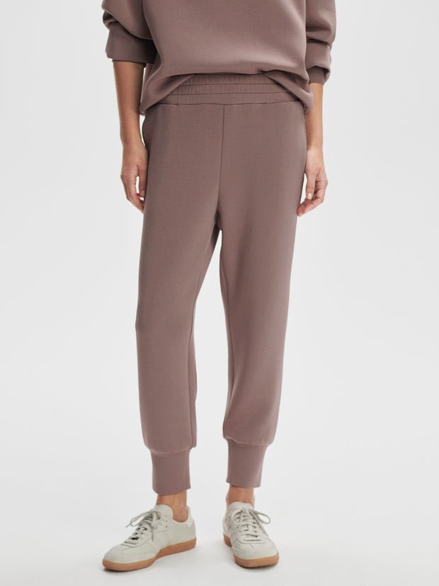 5dae1fe01c82f0ba0403065246079ccd4130c40f_VAR01713_THE_SLIM_CUFF_PANT_25_ANTLER_012_copy.jpg