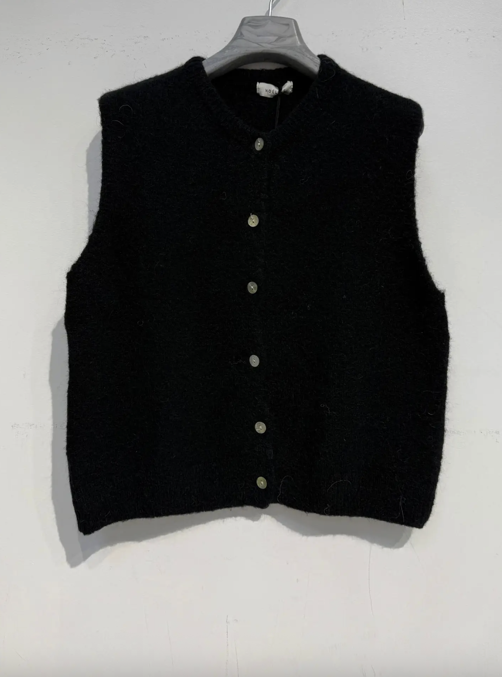 Noéline Superfine Alpaca Sleeveless Sweater- Black