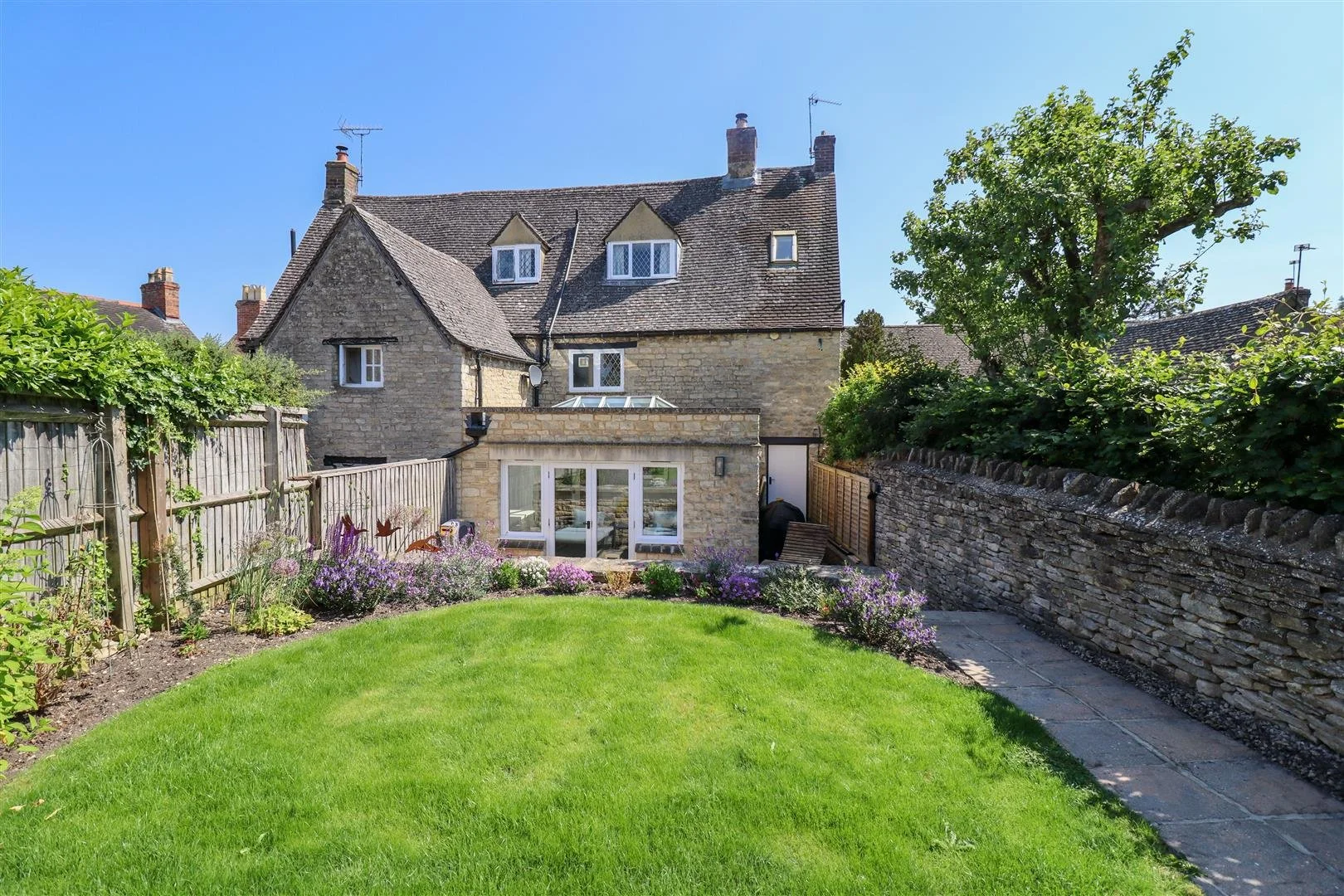 COMPLETED | Bladon | £600,000