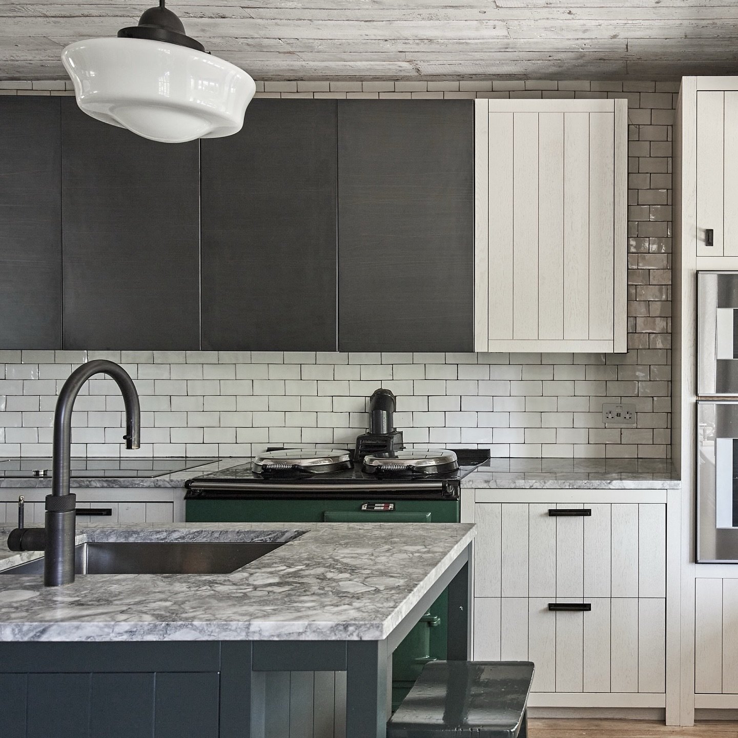 Kitchen Inspo 💭 

From the warmth of textured wood to the elegance of smooth marble, this space proves that a smart mix of materials is key to achieving a stunning modern finish.

#manor #cotwolds #kitchen #kitchendesign #kitcheninteriors #kitchenin