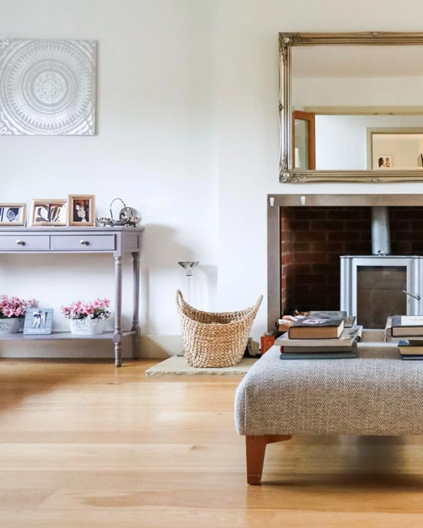 Swipe to discover Forest View ➡️

A modern courtyard home with woodland views, open-plan living, luxurious bedroom suites and beautifully landscaped gardens. Perfectly placed for Oxford&rsquo;s leading schools and under an hour from London.

Contact 