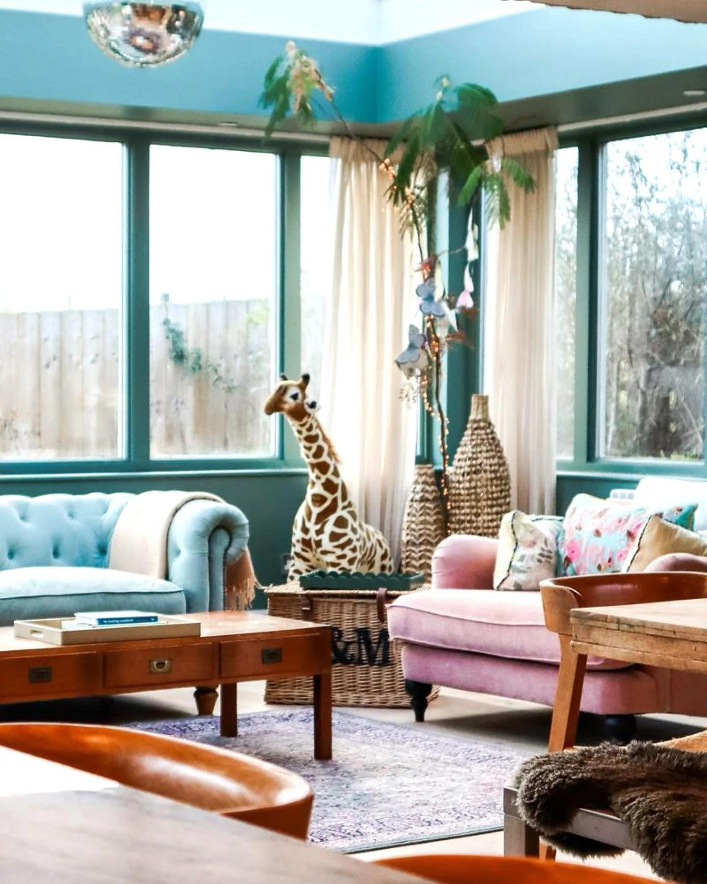 Duns Tew📍

A beautifully presented four-bedroom detached home, offering spacious living throughout and set within generous gardens that back onto open fields, enjoying breathtaking countryside views.

Get in touch today to arrange a viewing 🗓️!

#M