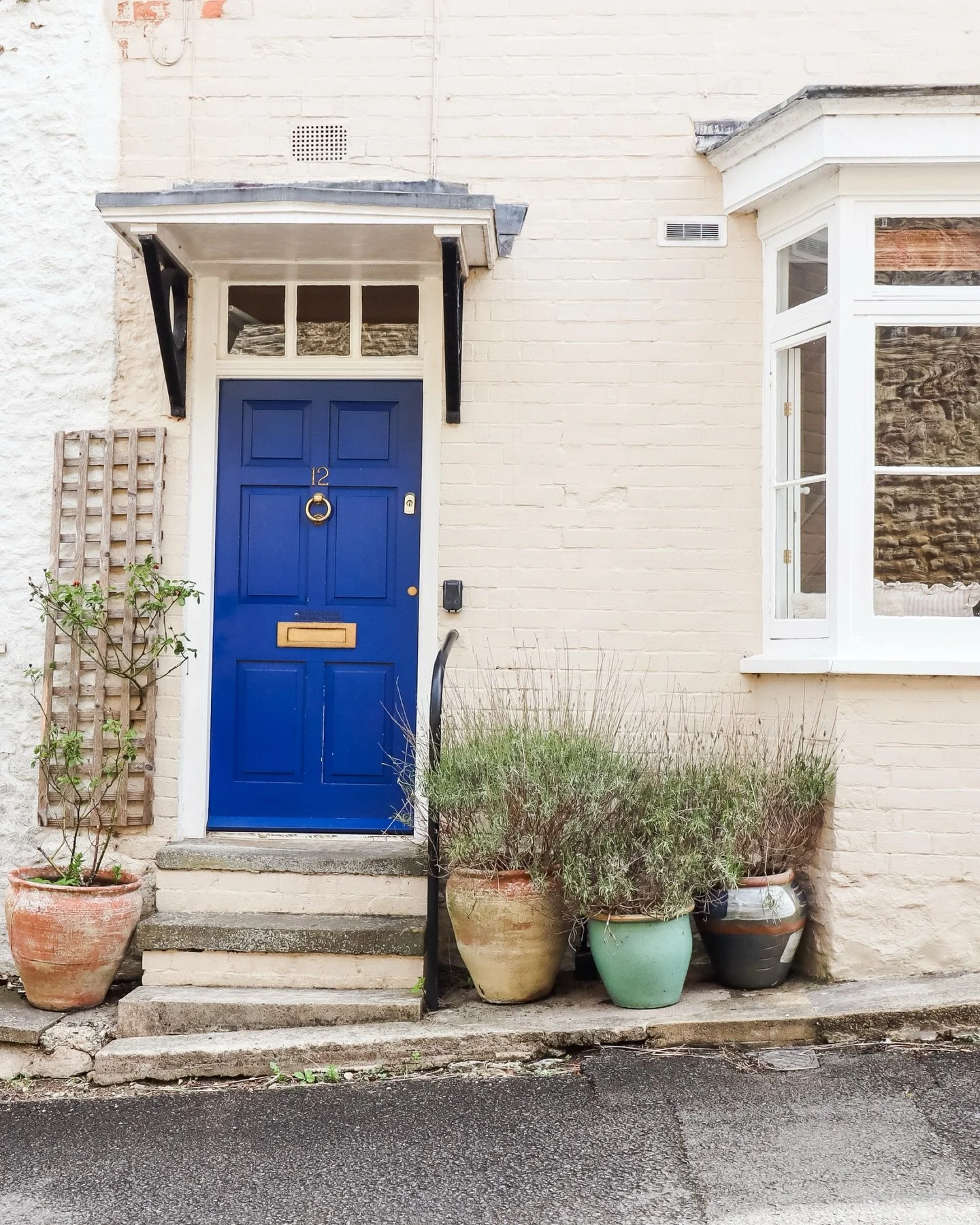 Cottage living 🤎

Browns Lane is well connected to Woodstock&rsquo;s town centre. Offered with no onward chain, this is a rare find in such a sought-after location.

Get in touch today to arrange your viewing! 

#Manor #Woodstock #Oxford #forsale #c