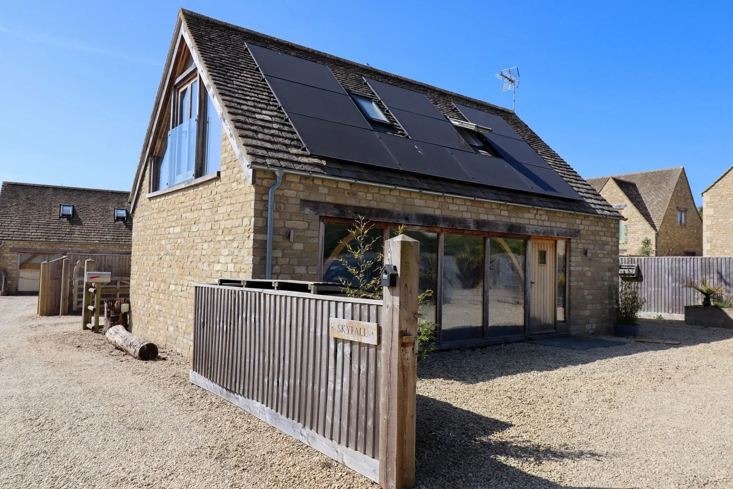 Let Agreed 🙌🏻

Looking to let your property? Contact us today to discuss your options 📩

#manor #oxford #letagreed #rentalproperties #cotswoldsproperty