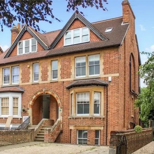 Rental Opportunity - Oxford📍

This exceptional 9-bedroom HMO has been thoughtfully designed for comfort, convenience, and modern living.

Perfect for students, professionals, or sharers, this spacious and well-equipped home is ideally located in the