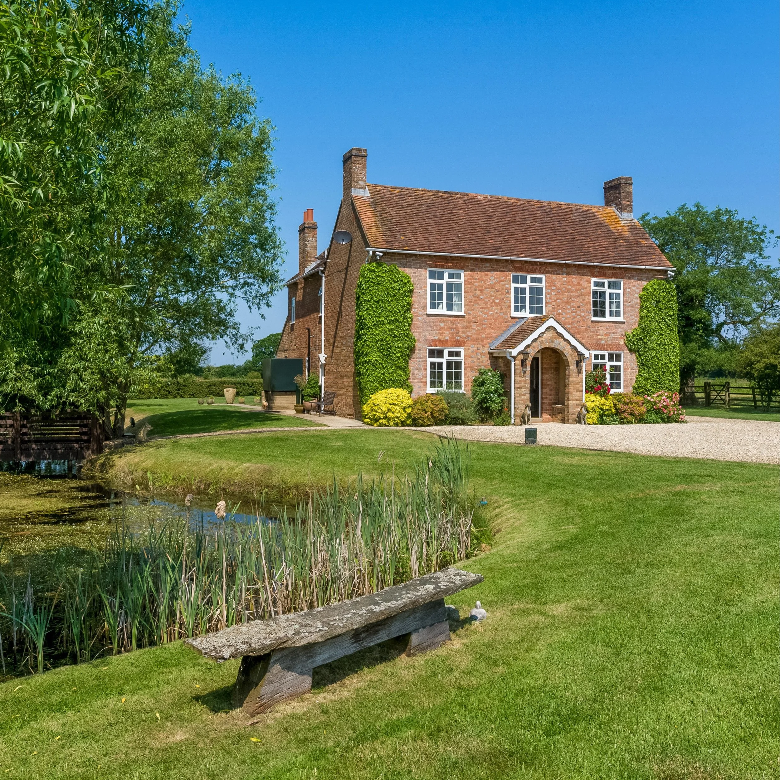SSTC 🫱🏻&zwj;🫲🏼

Following previous agent&rsquo;s efforts, we are pleased to announce that a sale has been agreed and in the hands of the solicitors. Even better, we only launched the property to the open market 22 days ago.

We are hoping to help