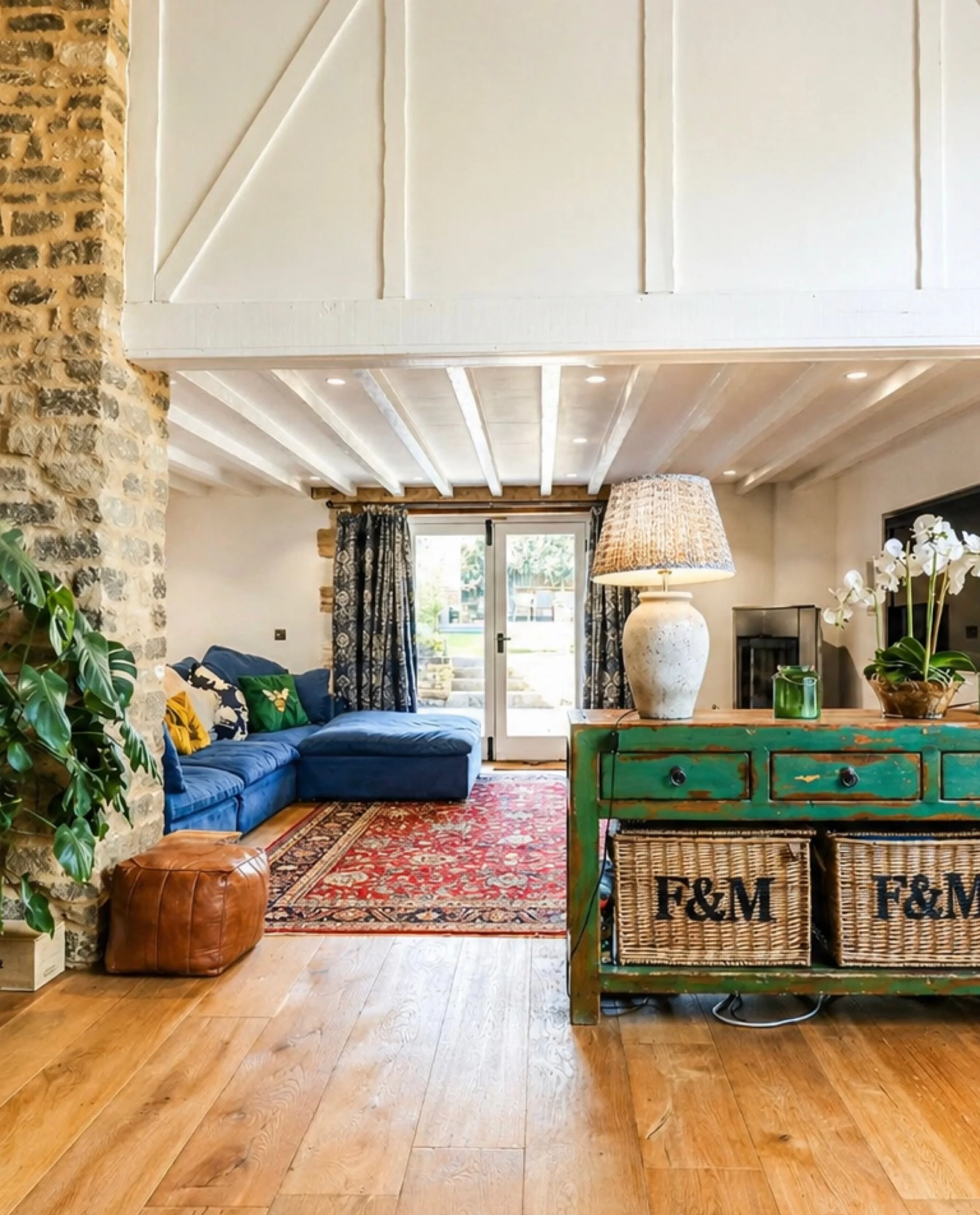 Step inside our Hethe Rental 😍

A beautifully renovated barn conversion where character meets contemporary living. Think exposed beams, soaring vaulted ceilings, oak floors, a statement staircase and five double bedrooms, all wrapped up in a home th