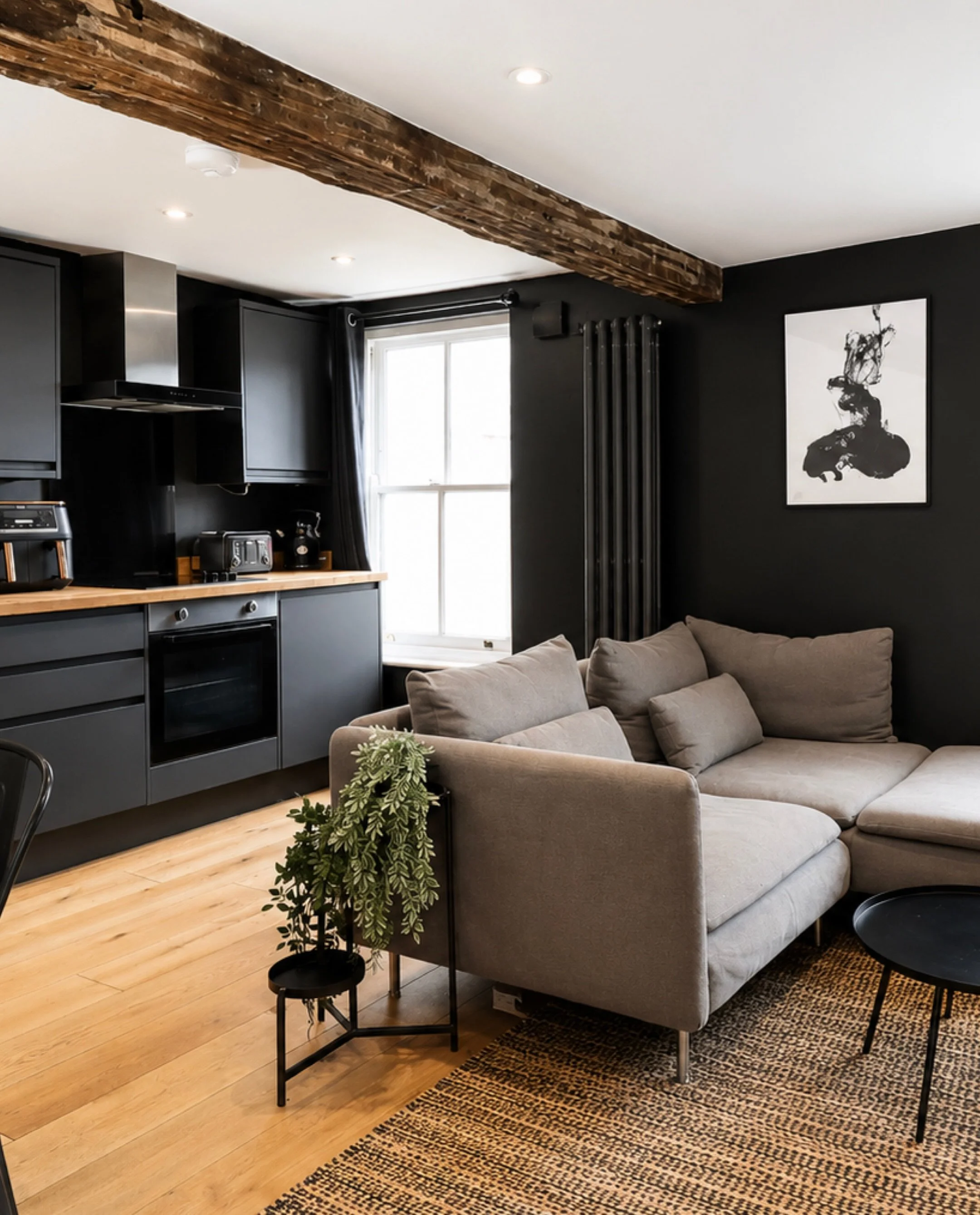Chipping Norton📍 

A luxury cottage with high-quality finishes throughout, a private garden and off-street parking for two cars. 

Extra land available by separate negotiation

Get in touch today to arrange your viewing 📩📲

#Manor #Oxford #Chippin
