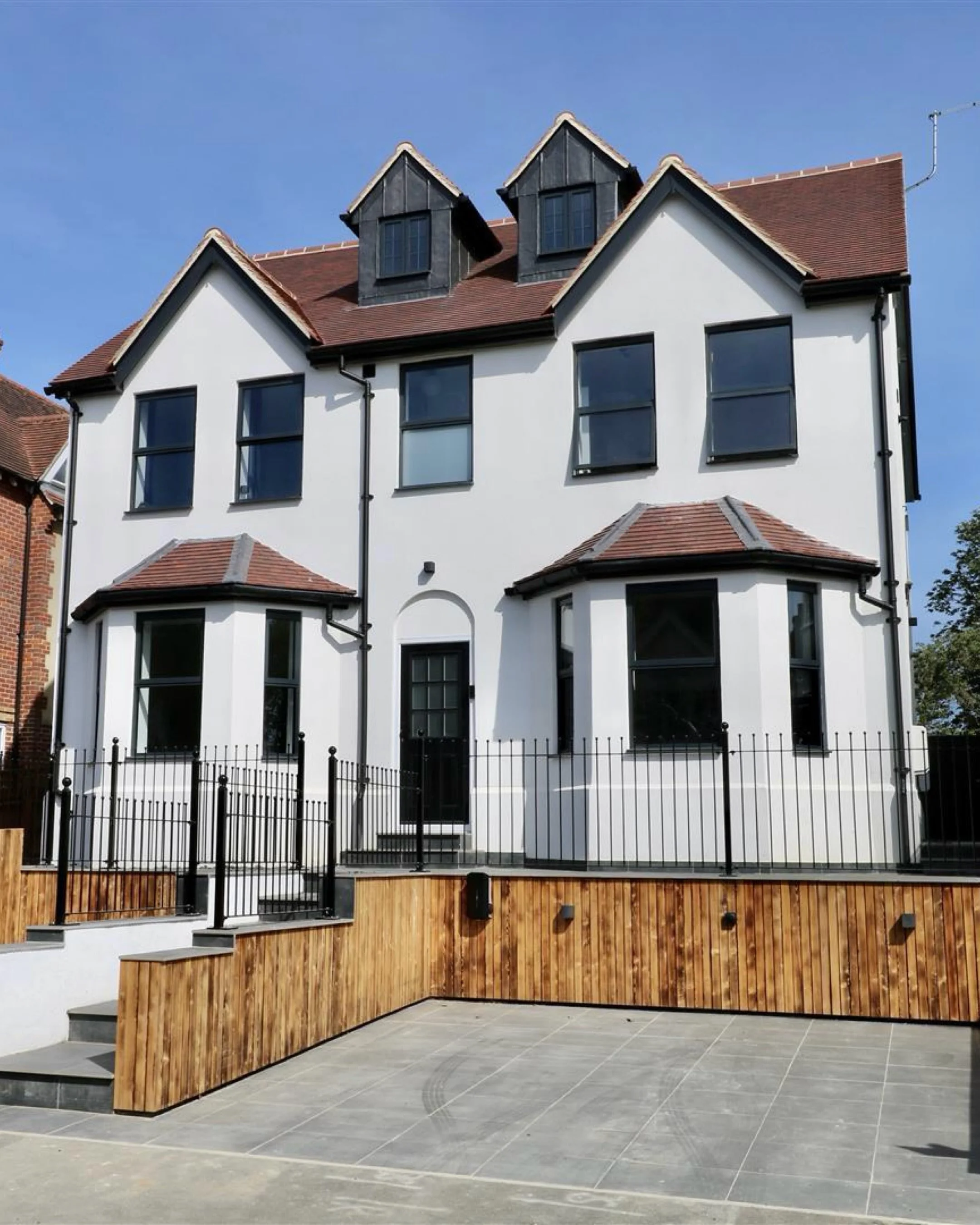 Investment opportunity | Summertown ✨
&nbsp;
This exclusive freehold block of luxury 1 and 2-bedroom apartments combines contemporary design, high-specification finishes and private outdoor spaces, with balconies or gardens, EV parking and dedicated 