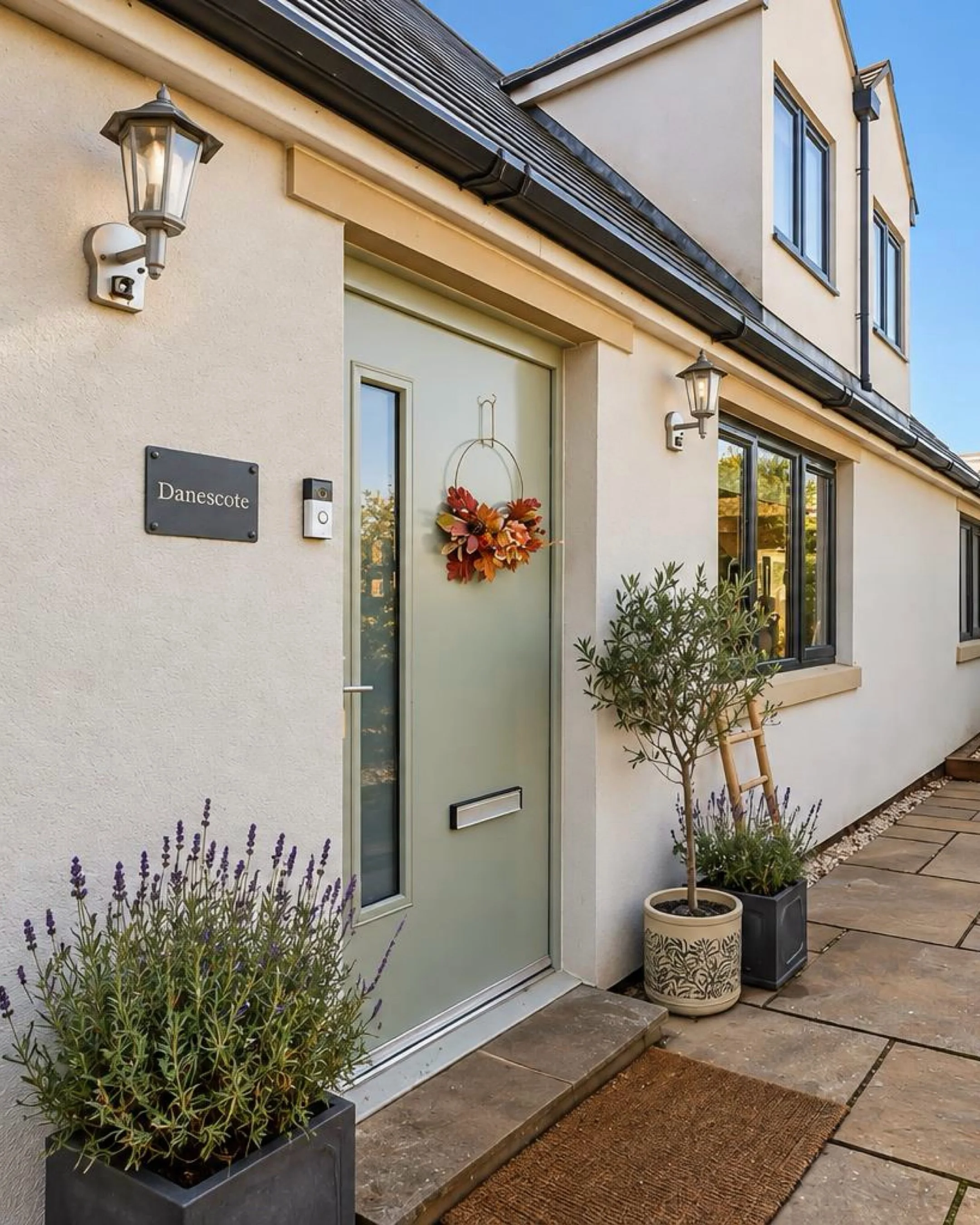 For Sale | Duns Tew 🌿

This impressive four-bedroom detached residence offers just under 3,000 sq ft of living accommodation, combining spacious reception rooms, a stunning kitchen/dining room and a light-filled orangery.

Set within generous privat
