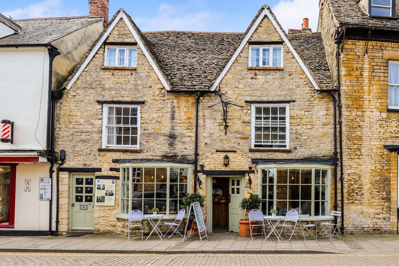 UNDER OFFER | Woodstock | £1,800,000