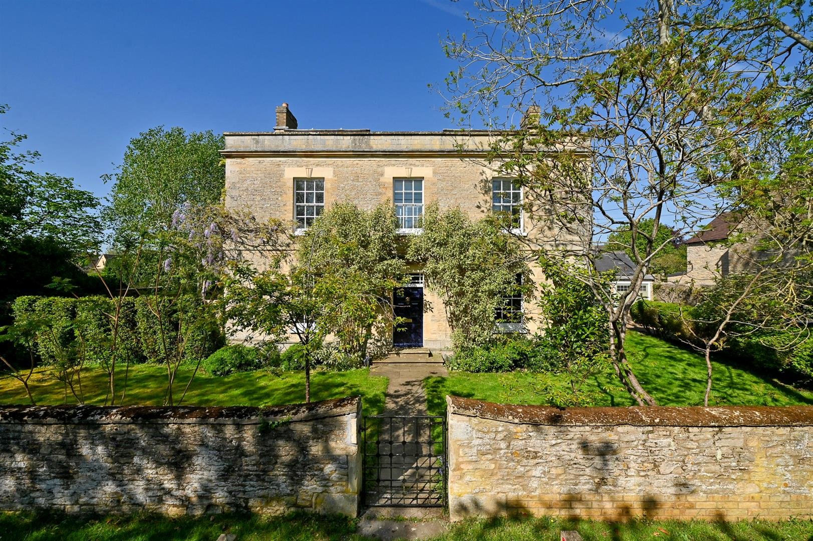 FOR SALE | Kidlington | £1,850,000