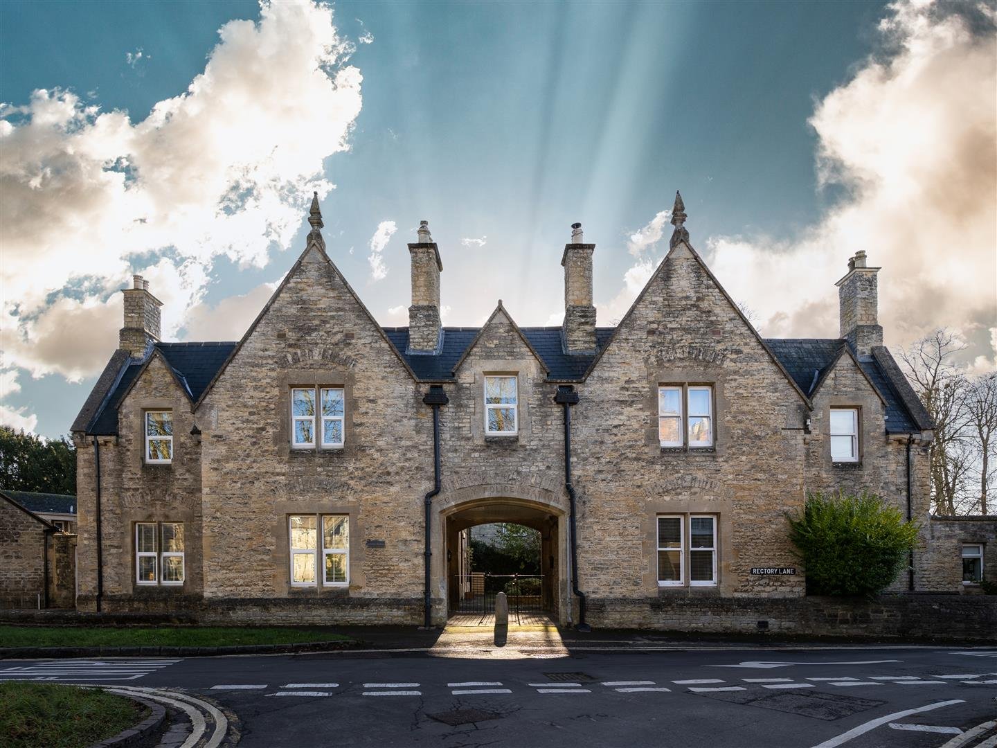LET AGREED | Woodstock | £2,650 PCM