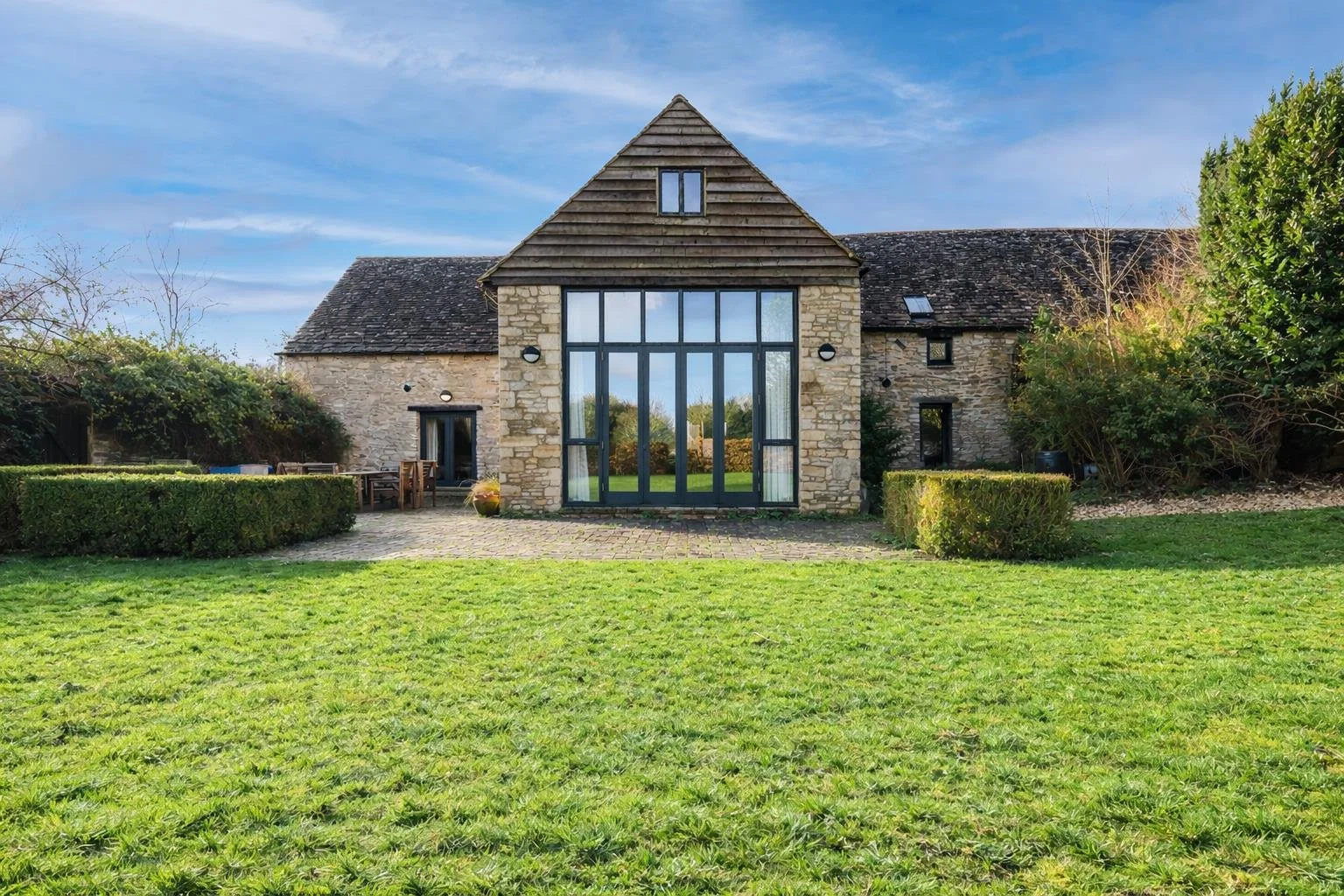 UNDER OFFER | Woodstock | £1,500,000