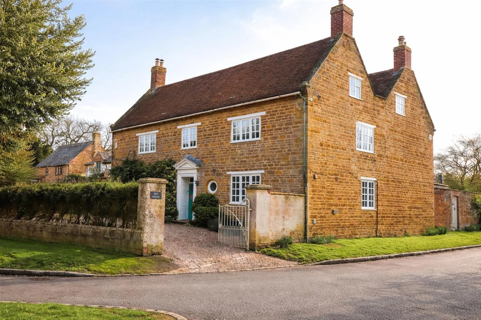 FOR SALE | Staverton | £900,000