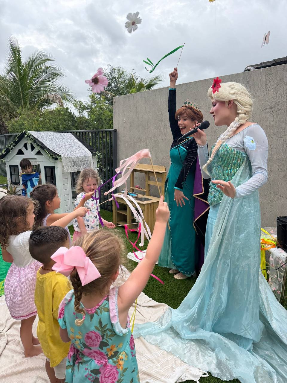 🎤✨ Ready to make your little one's dreams come true? Imagine a magical princess singing live at their party, turning every moment into an unforgettable fairytale! 🌟👑 Book now and sprinkle some enchantment on your celebration. Don't wait&mdash;secu
