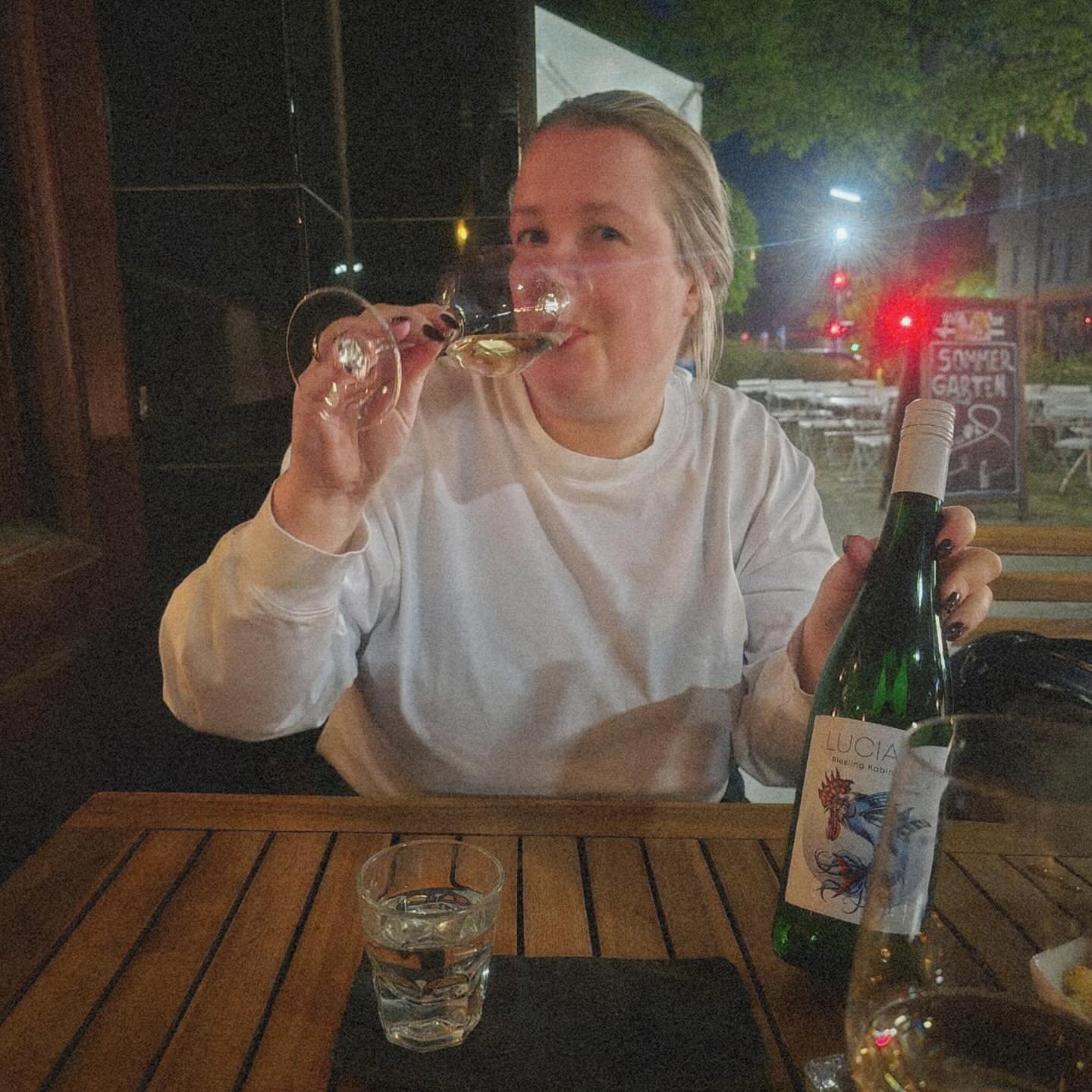Berlijn en wijn? Ik moet eerlijk zeggen, toen we van plan waren naar Berlijn te gaan had ik verwacht alleen maar (speciaal)bier te drinken. Je weet wel, in die gezellige &lsquo;biergarten&rsquo;. Een soort dierentuin voor beergeeks. Maar goede wijnen