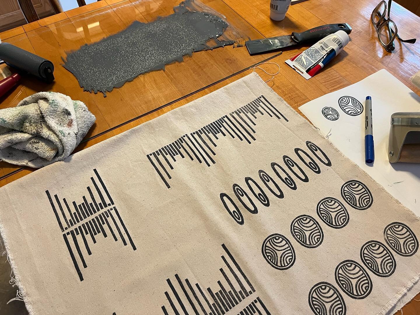 Test printing new ideas&hellip;.more to come!
#fabricprinting #linoprint #mainemade #slowfashion #handmade