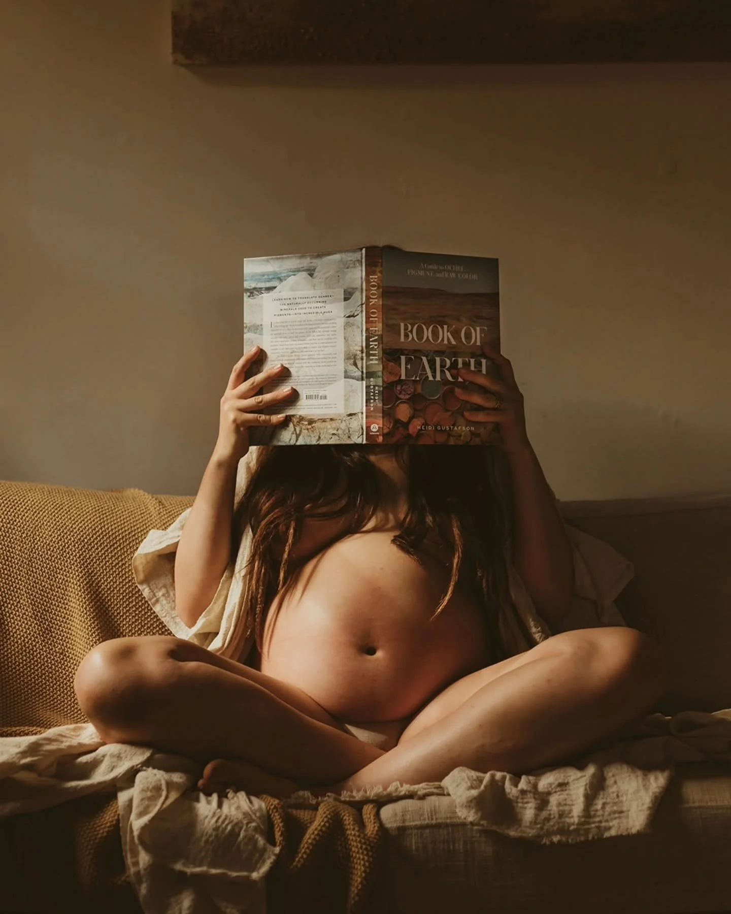 My first in home maternity session, and I'm in love, you guysss 🌙

This session felt more like making art together than anything else.

Playing with shadows, leaning into the quirks of their space, and letting their story unfold in unexpected ways ?
