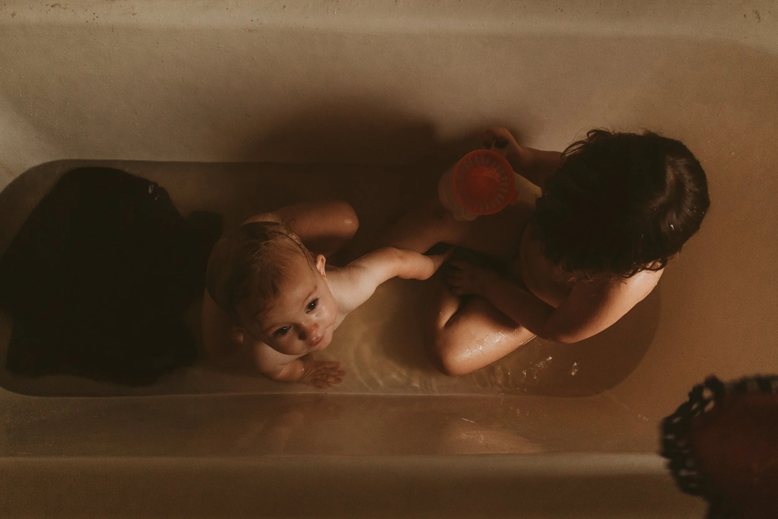 motherhood photography sydney, family photography sydney. Sibling photography sydney, children playing in vintage bath.