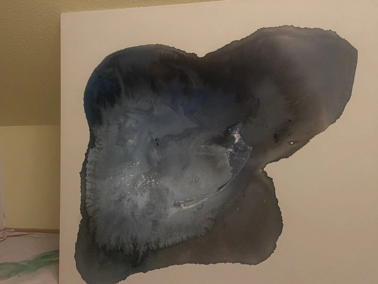 Ich habe in den letzten Tagen intensiv dar&uuml;ber nachgedacht, wie ich das Bild weiter gestalte 🐝 manchmal wei&szlig; ich es sofort und manchmal zerdenke ich es eine gef&uuml;hlte Ewigkeit 🥹 

Aber wir sind hier off to a good start 🔆