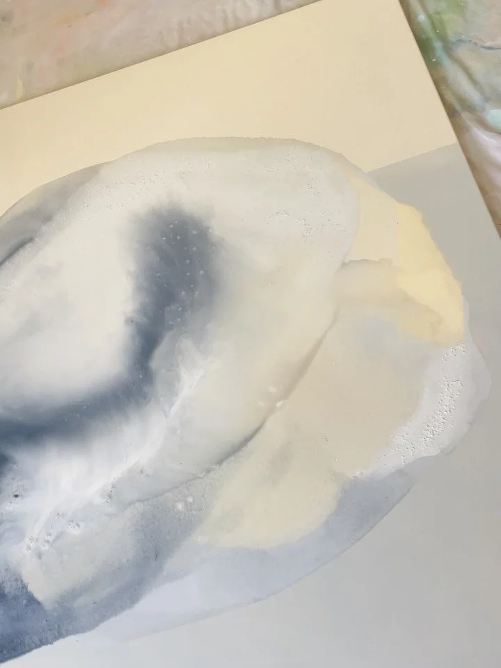 So ein sch&ouml;nes Gef&uuml;hl, wenn ich selbst total gl&uuml;cklich mit dem ersten Eindruck bin! Gelb, Grau und Blau 
Noch zwei, drei Wochen, und dieses Werk ist auch fertig ☺️