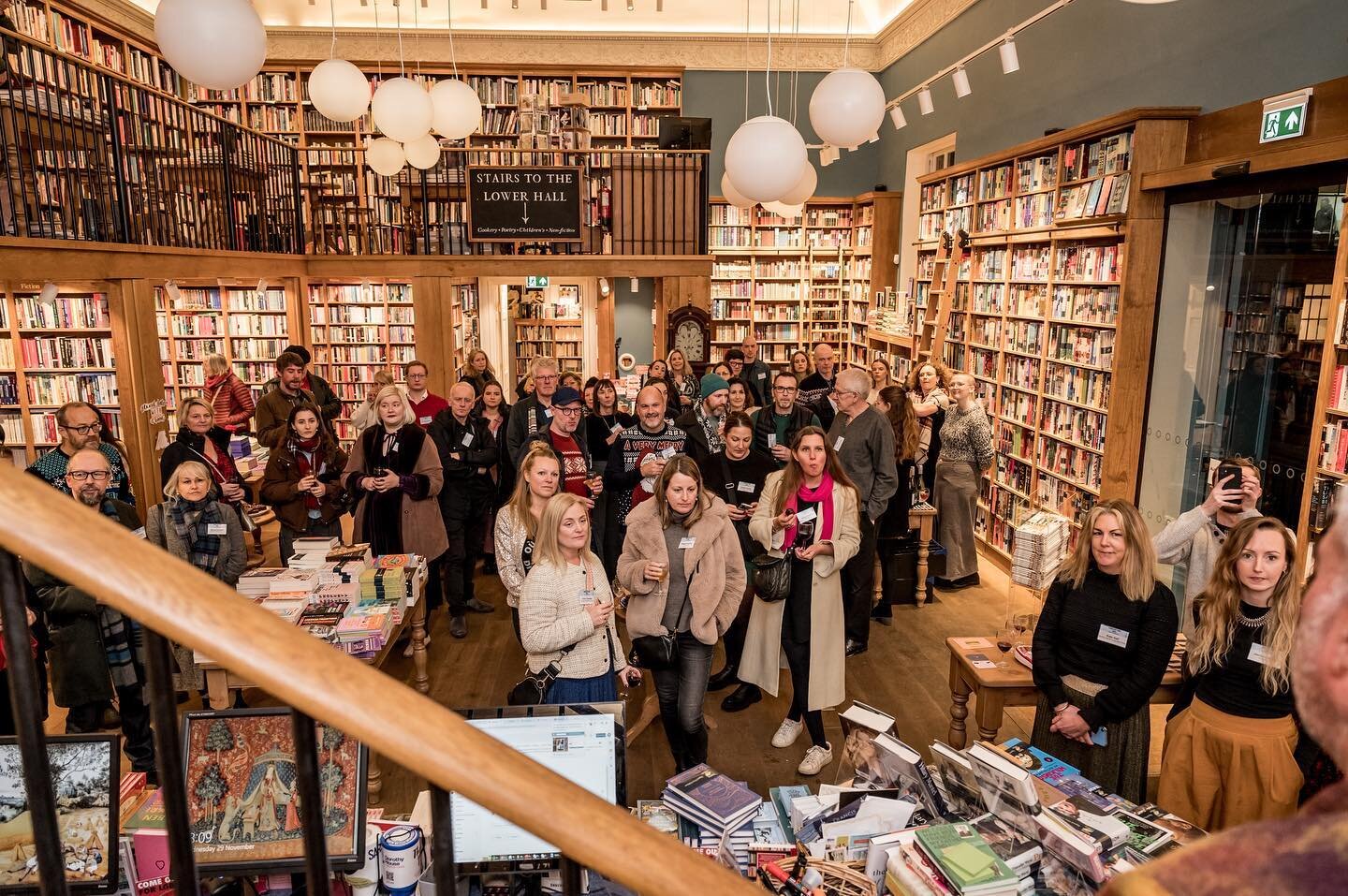 ❄️📚@creativebath recently held its annual Winter Get Together at @toppingsbath for a fab reception! 

Mulled Wine, books, great company - what more could you want for a creative, festive evening! 

Thank you to all that attended and we hope you have