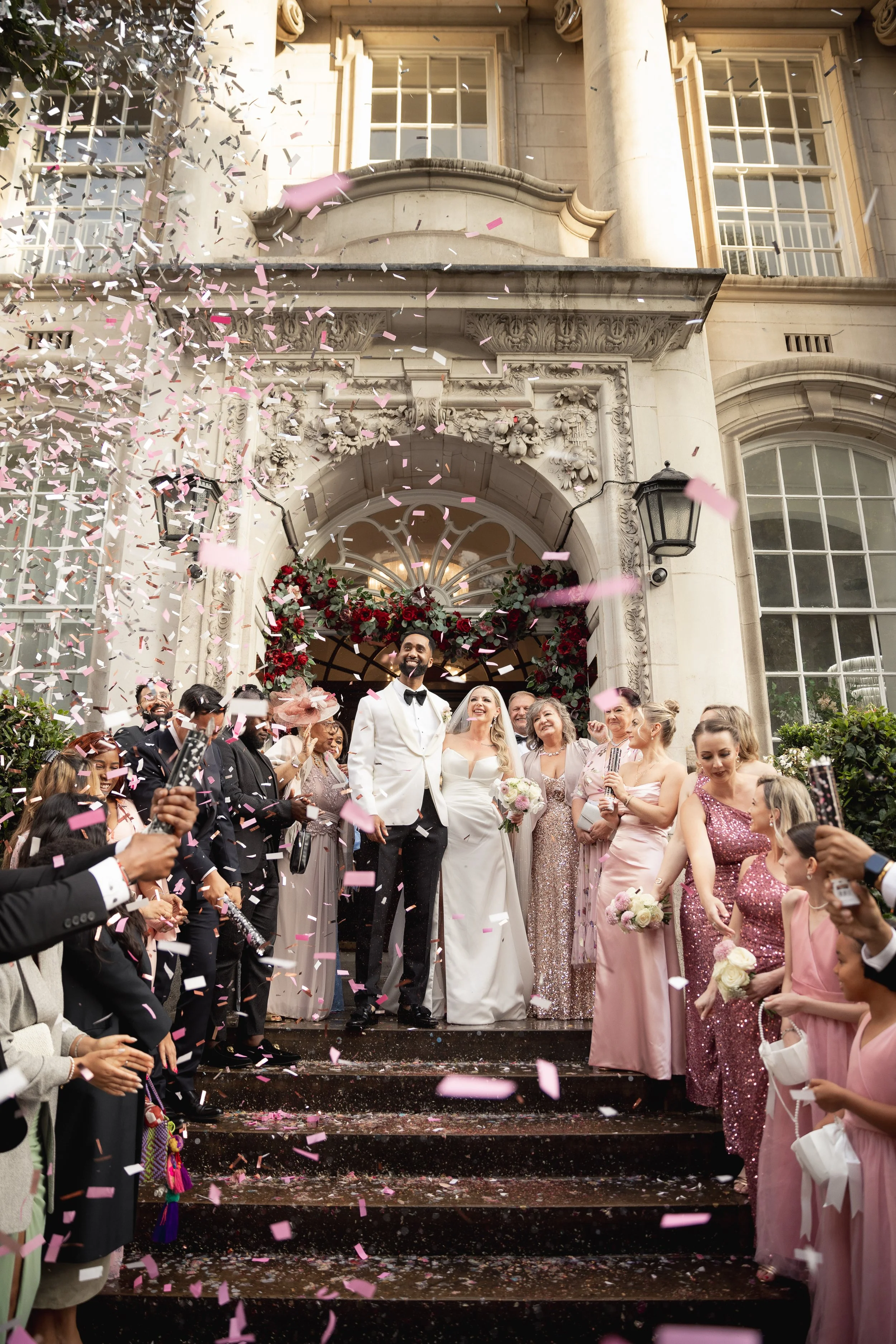 chelsea-town-hall-confetti-moment-on-steps-07.jpg