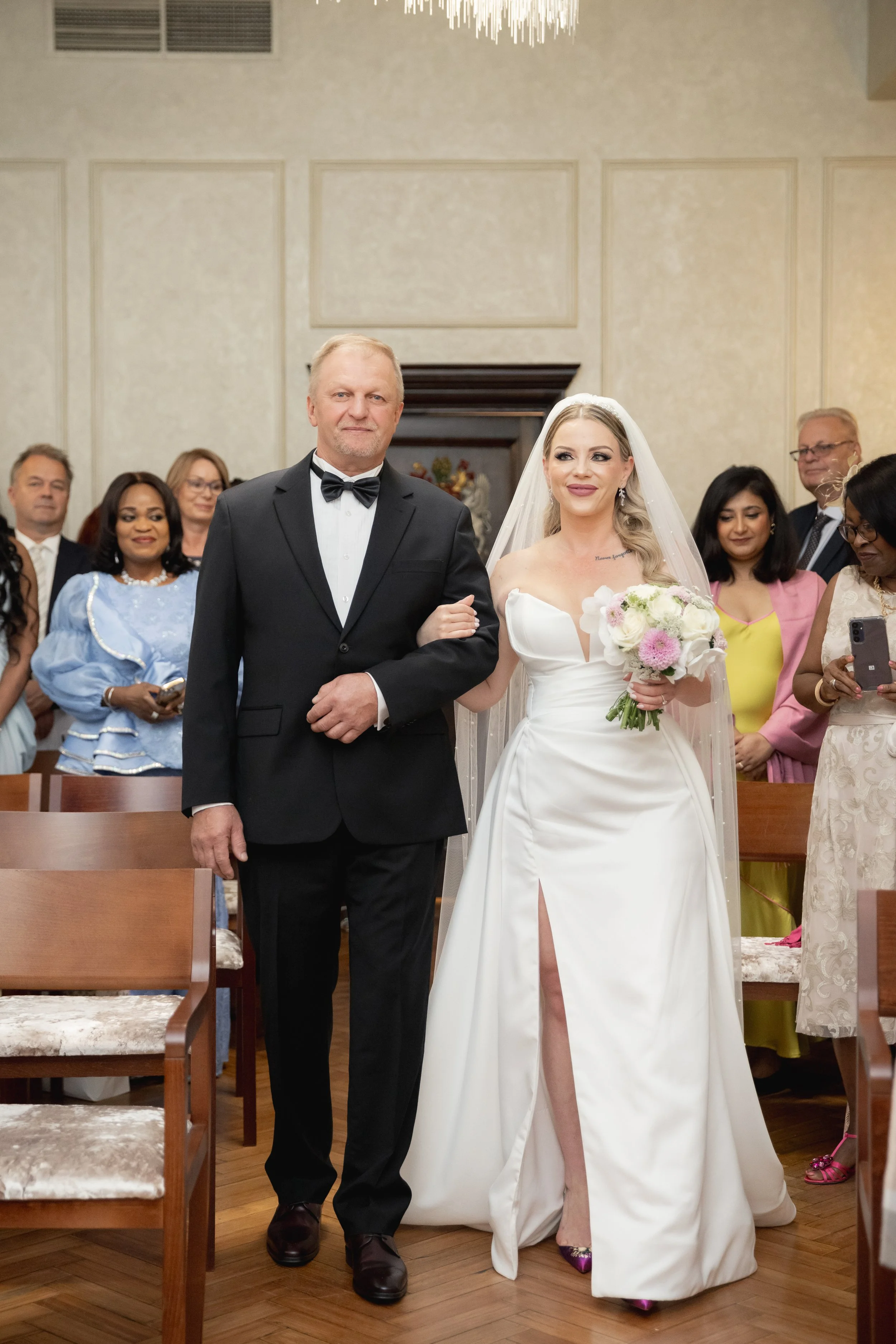 chelsea-town-hall-civil-ceremony-first-look-01.jpg