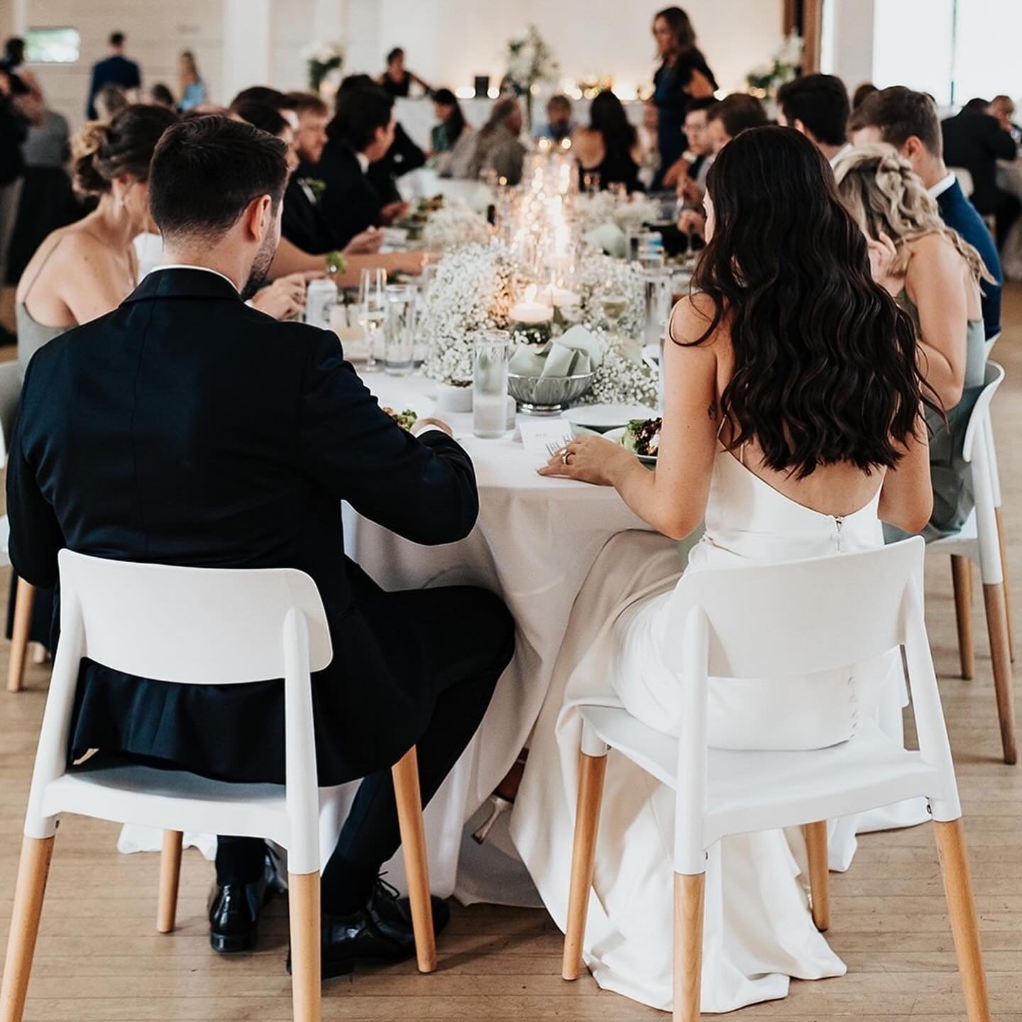 So many sweet, intimate moments made this day one for the books. The floor plan features one of our favorite trending table styles that caps off a long dinner table with a sweetheart table that looks out to all of your guests. It&rsquo;s absolute per