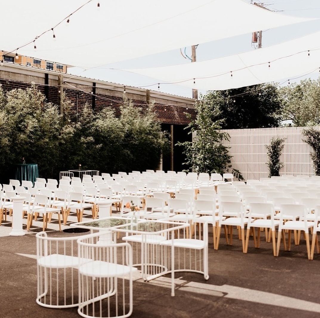 We are so lucky to have a stunning private courtyard that offers a serene backdrop for ceremonies, cocktail hours, first looks, late night lounging and really anything you can imagine. Did you know that our patio boasts gorgeous white sun sails in th