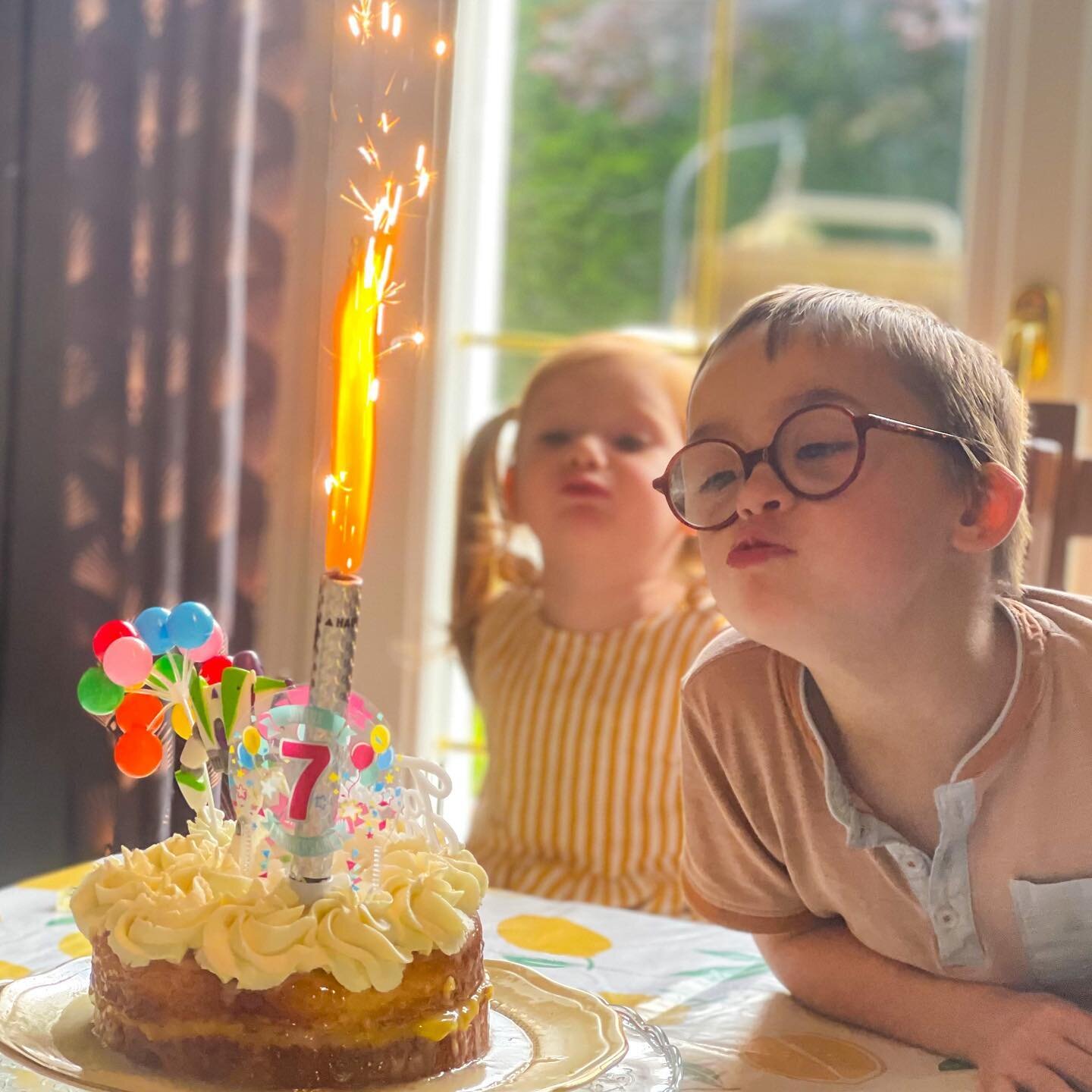 ..~🎉𝟟 𝕒𝕟𝕤 𝔸𝕔𝕥𝕖 𝕀𝕀 🎉~..
.
Une encore belle journ&eacute;e pour notre grand gar&ccedil;on de 7 ans ! 
.
Et chez vous quel a &eacute;t&eacute; le programme de la journ&eacute;e ?
.
#anniversaire #birthdayboy #lemoncake #birthday #7ans #extra