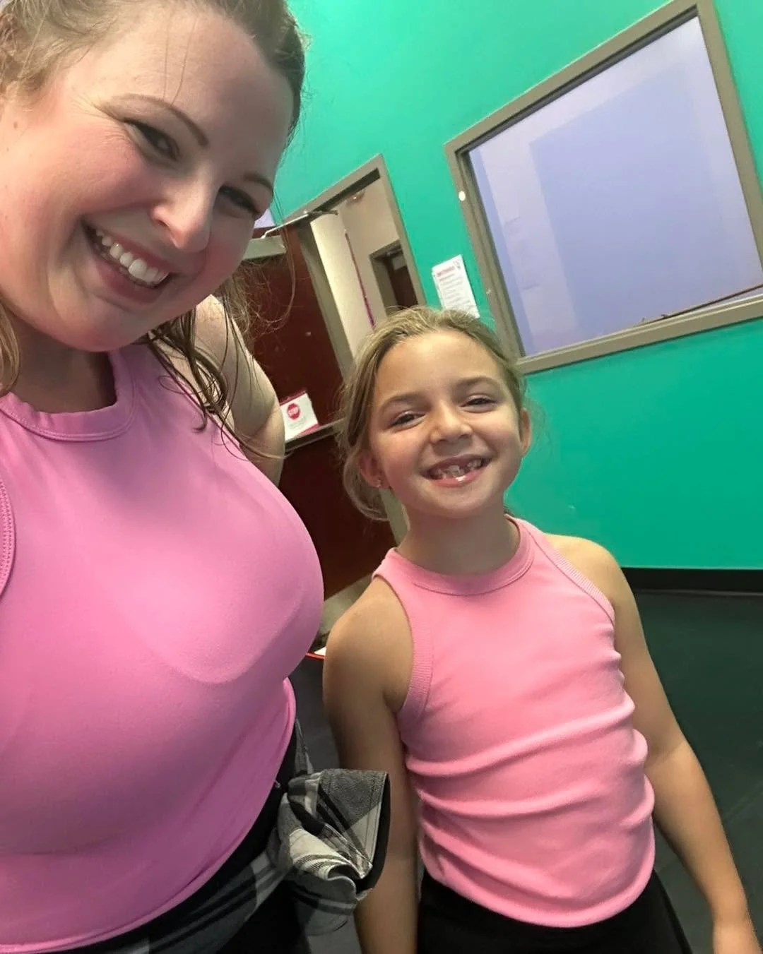 πβ¨ Today was a magical start for our sweet dancer Jemma as she began her Mini Lyrical Solo to Part of Your World! π§‍βοΈπ
Her first practice went swimmingly well (see what we did there? π), and we can already tell this routine is going to shin